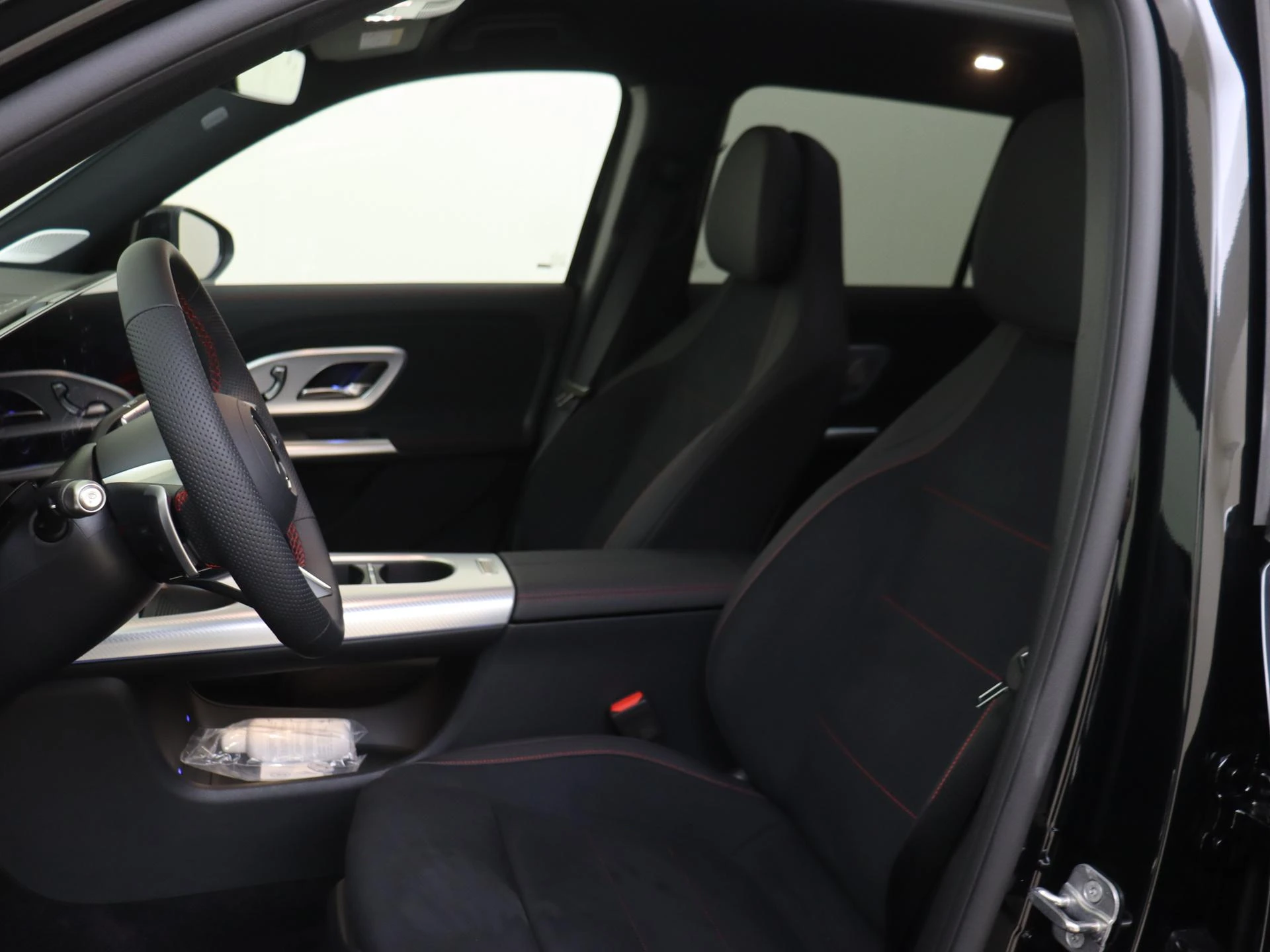 Mercedes-Benz-GLB-image-14