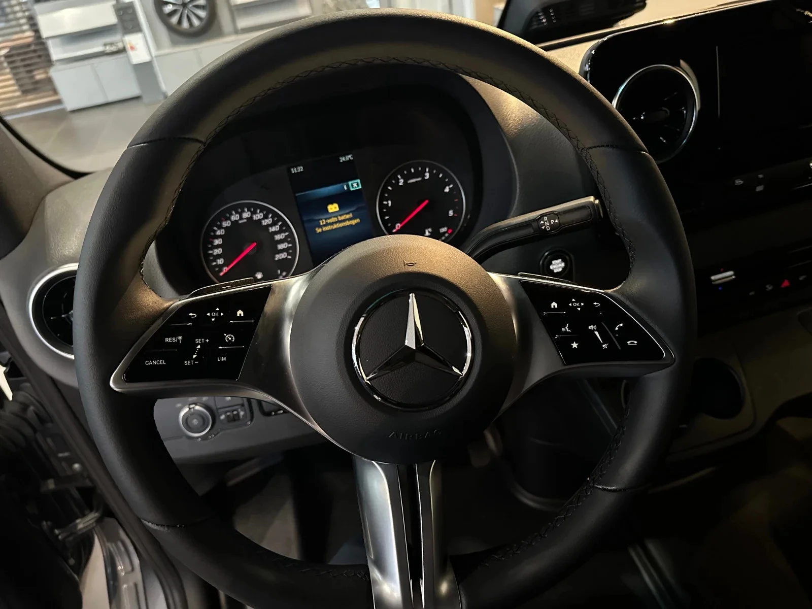 Mercedes-Benz-Sprinter-image-3