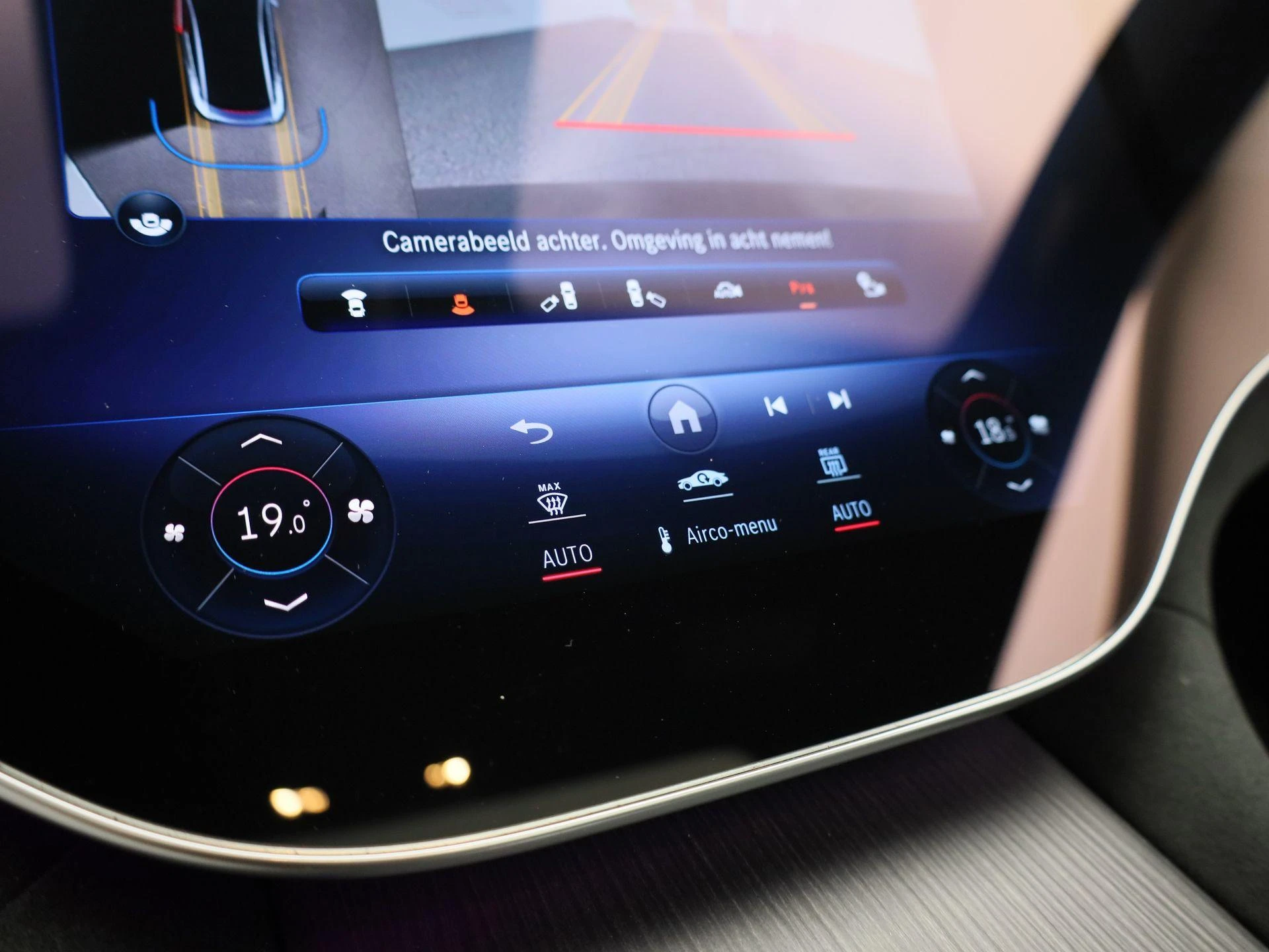 Mercedes-Benz-EQE-image-35