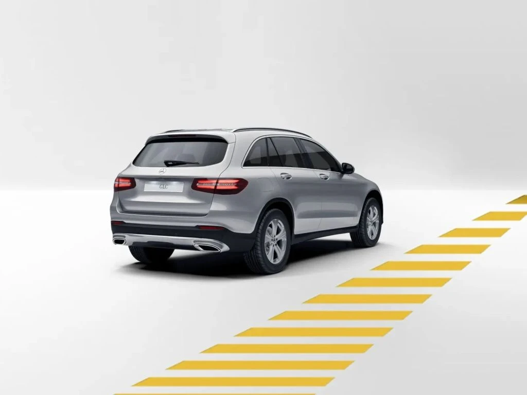 Mercedes-Benz-GLC 220 d-image-5