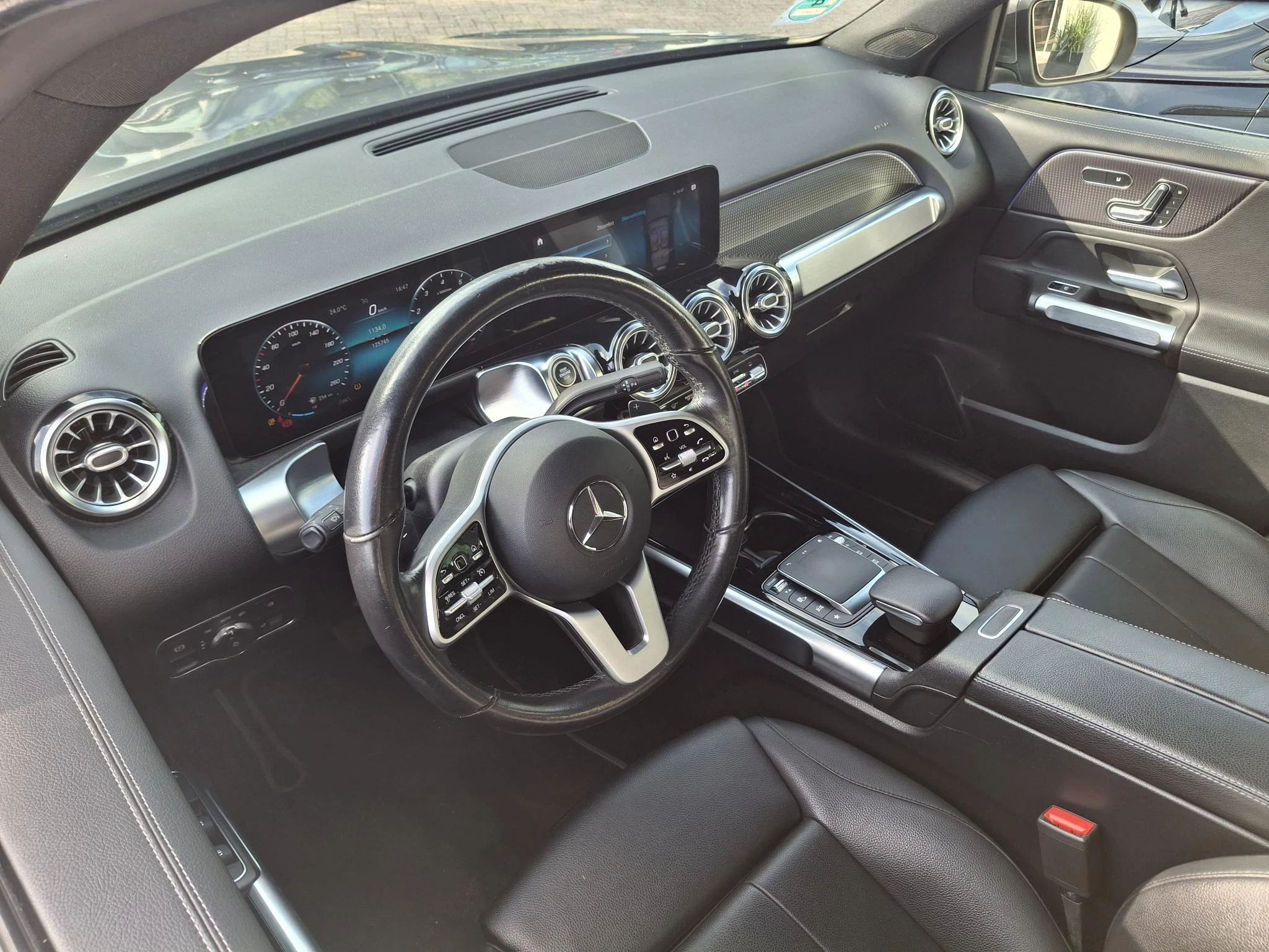 Mercedes-Benz-GLB-image-8