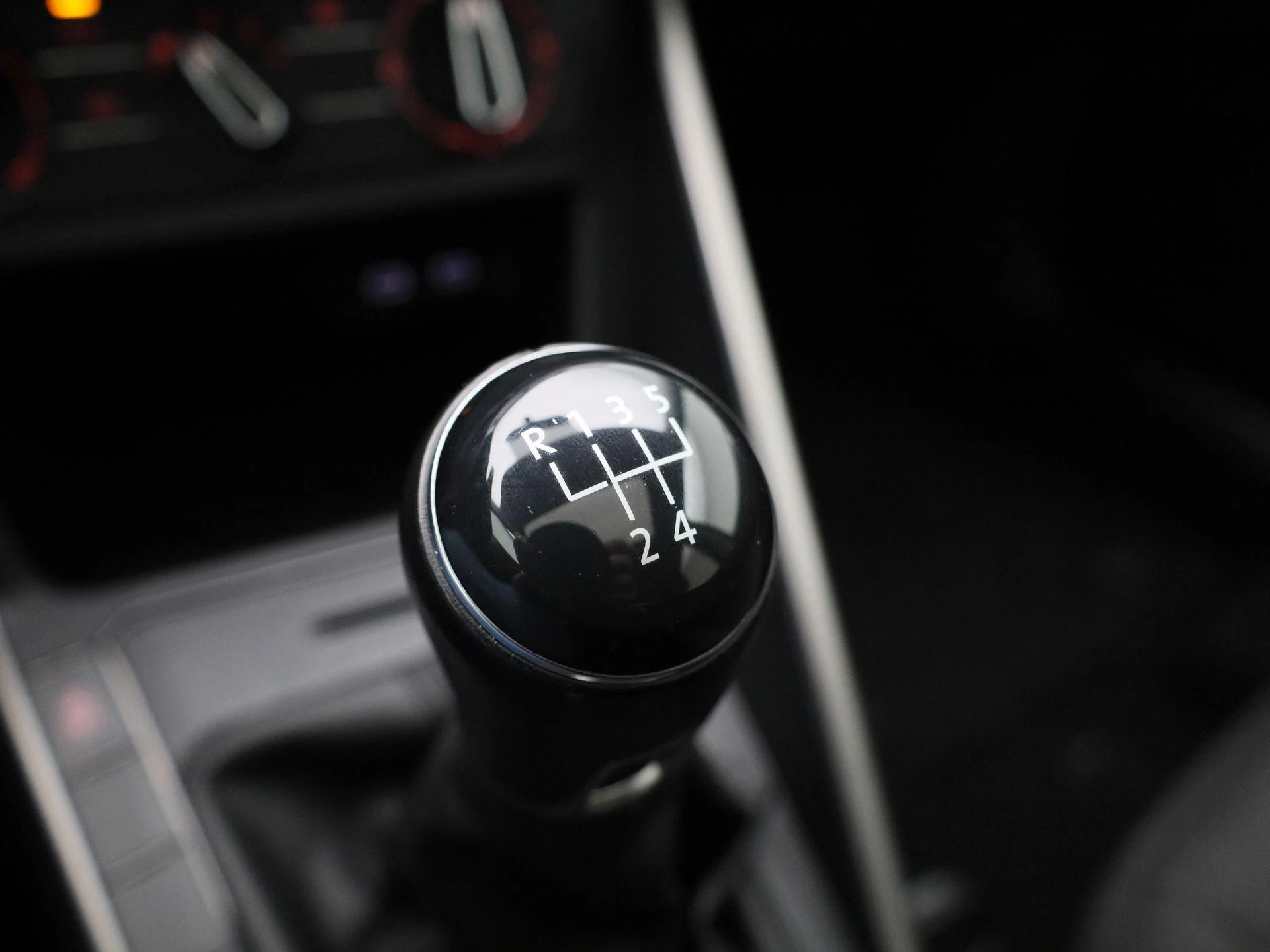Volkswagen-Polo-image-24