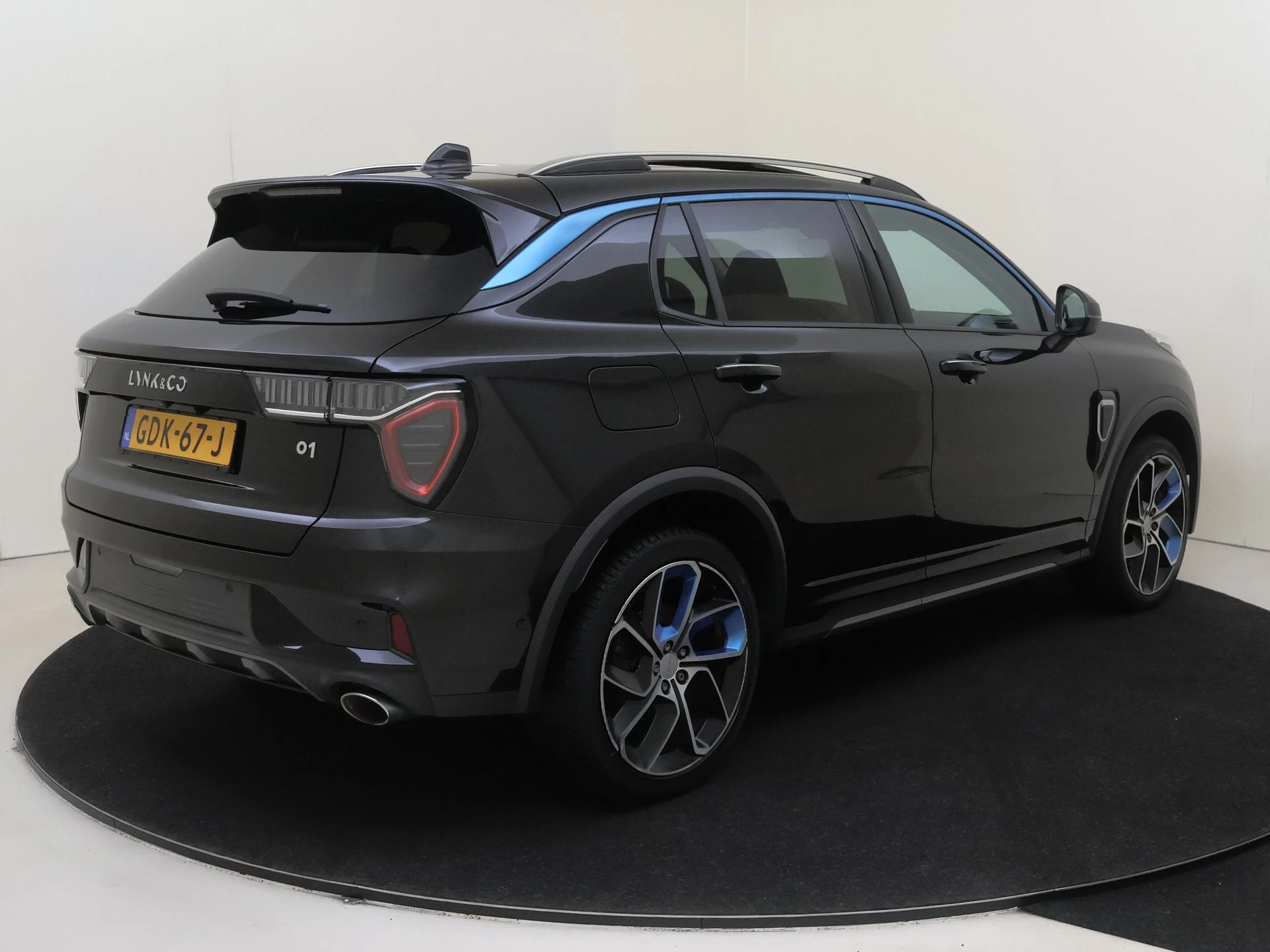 Lynk & Co-01-image-4