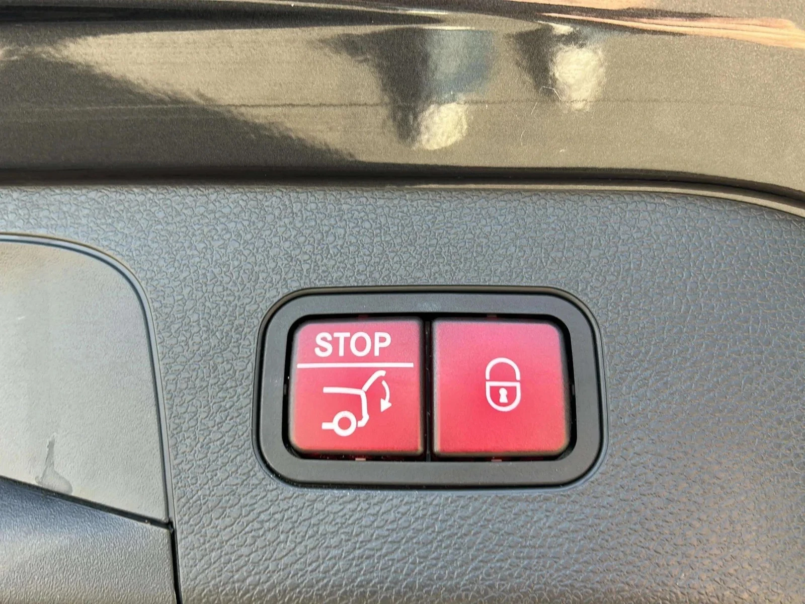 Mercedes-Benz-EQC-image-20