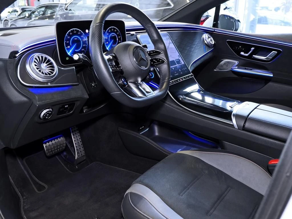 Mercedes-AMG-EQE 43 AMG-image-8