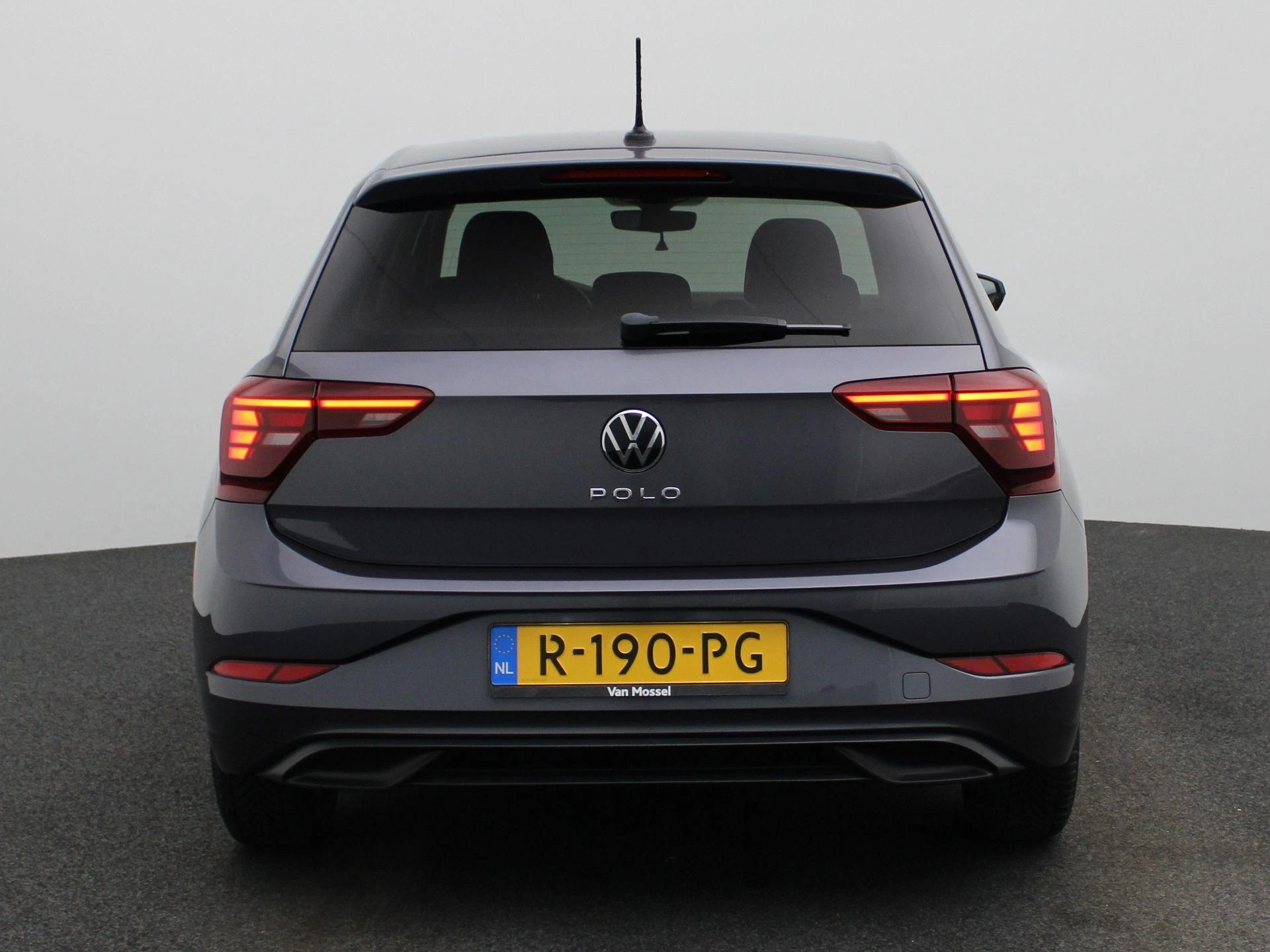 Volkswagen-Polo-image-4