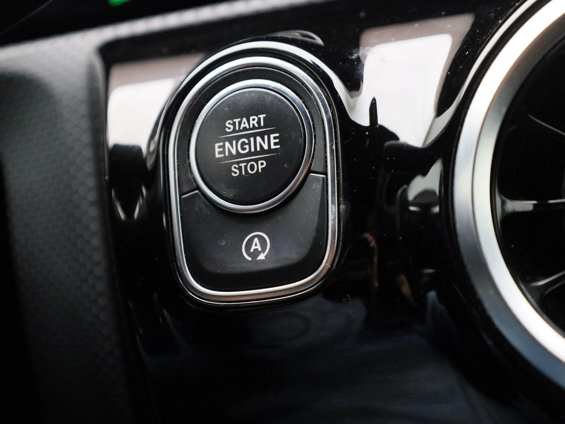 Mercedes-Benz-CLA-image-20