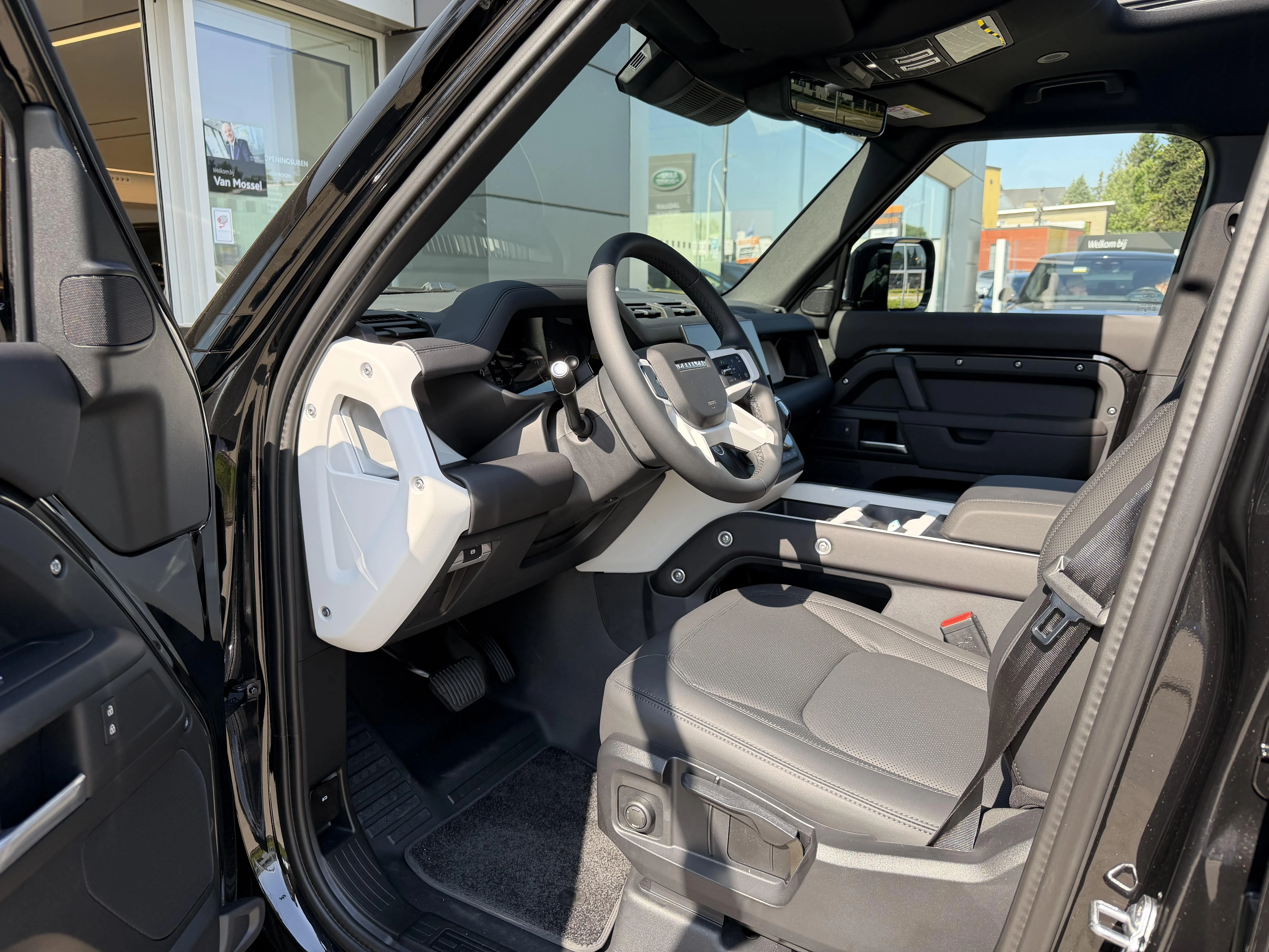 Land Rover Defender 110 D250 S edition AWD Auto. 26MY