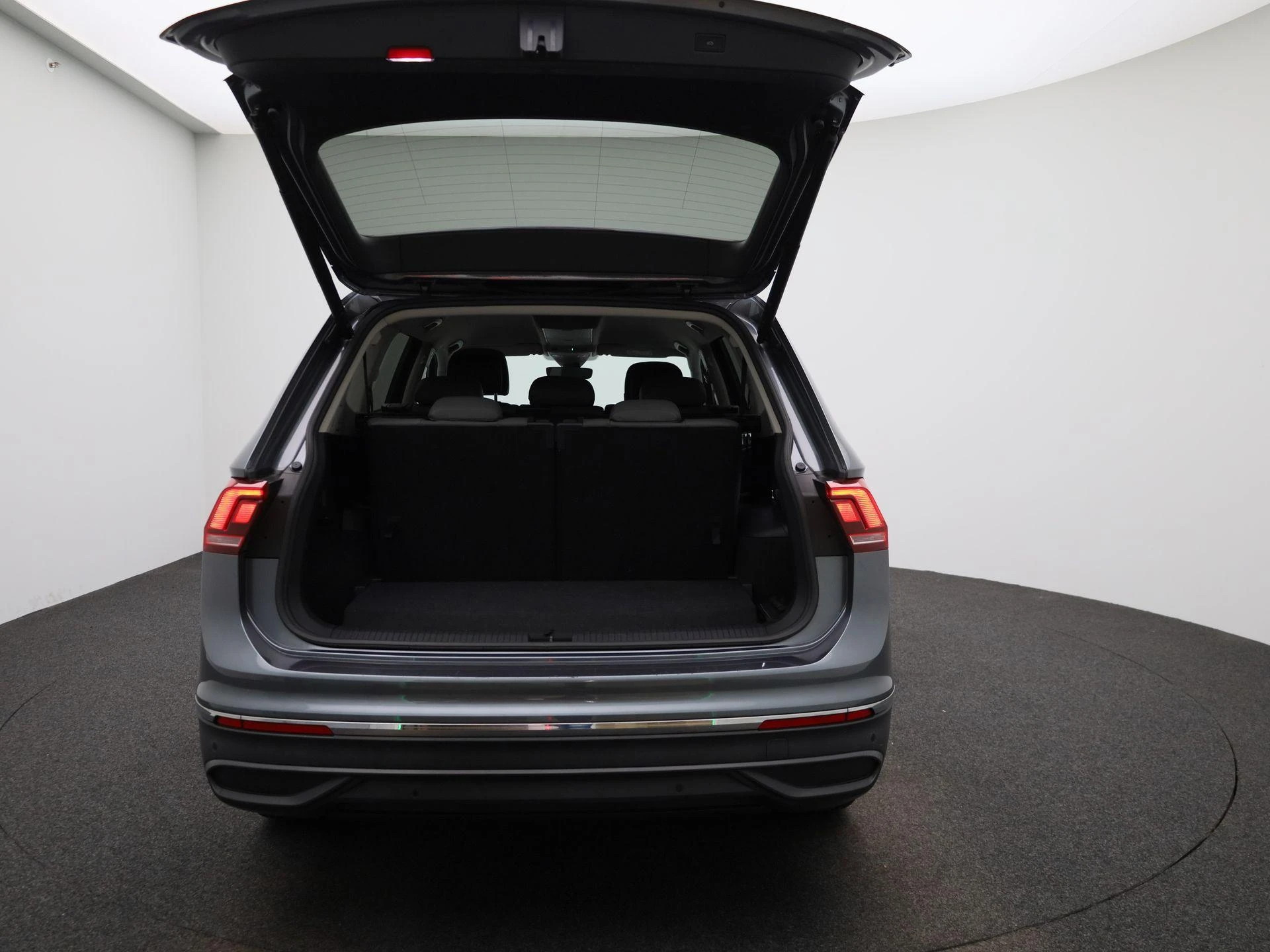 Volkswagen-Tiguan Allspace-image-11