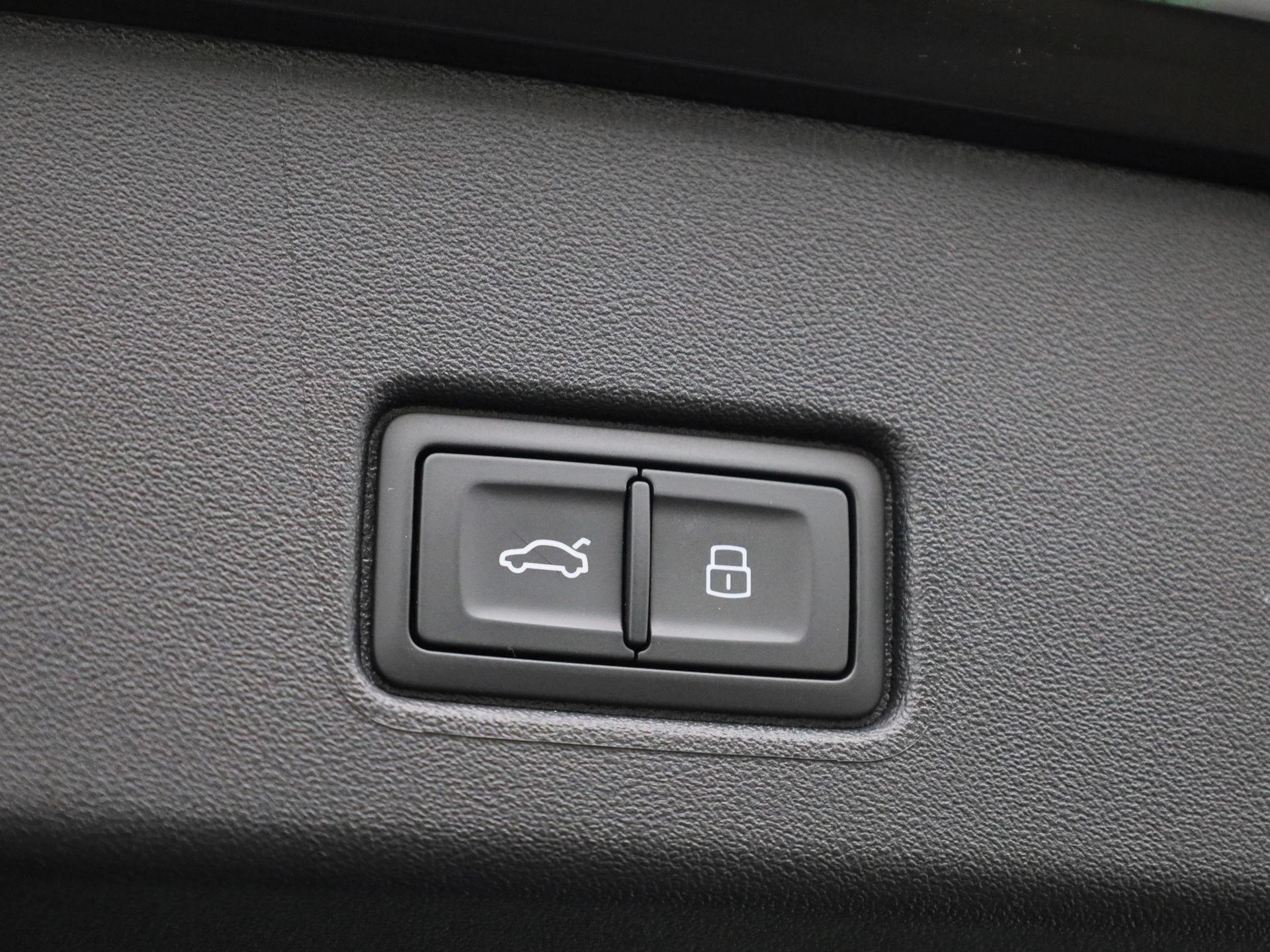 Audi-Q4 e-tron-image-14