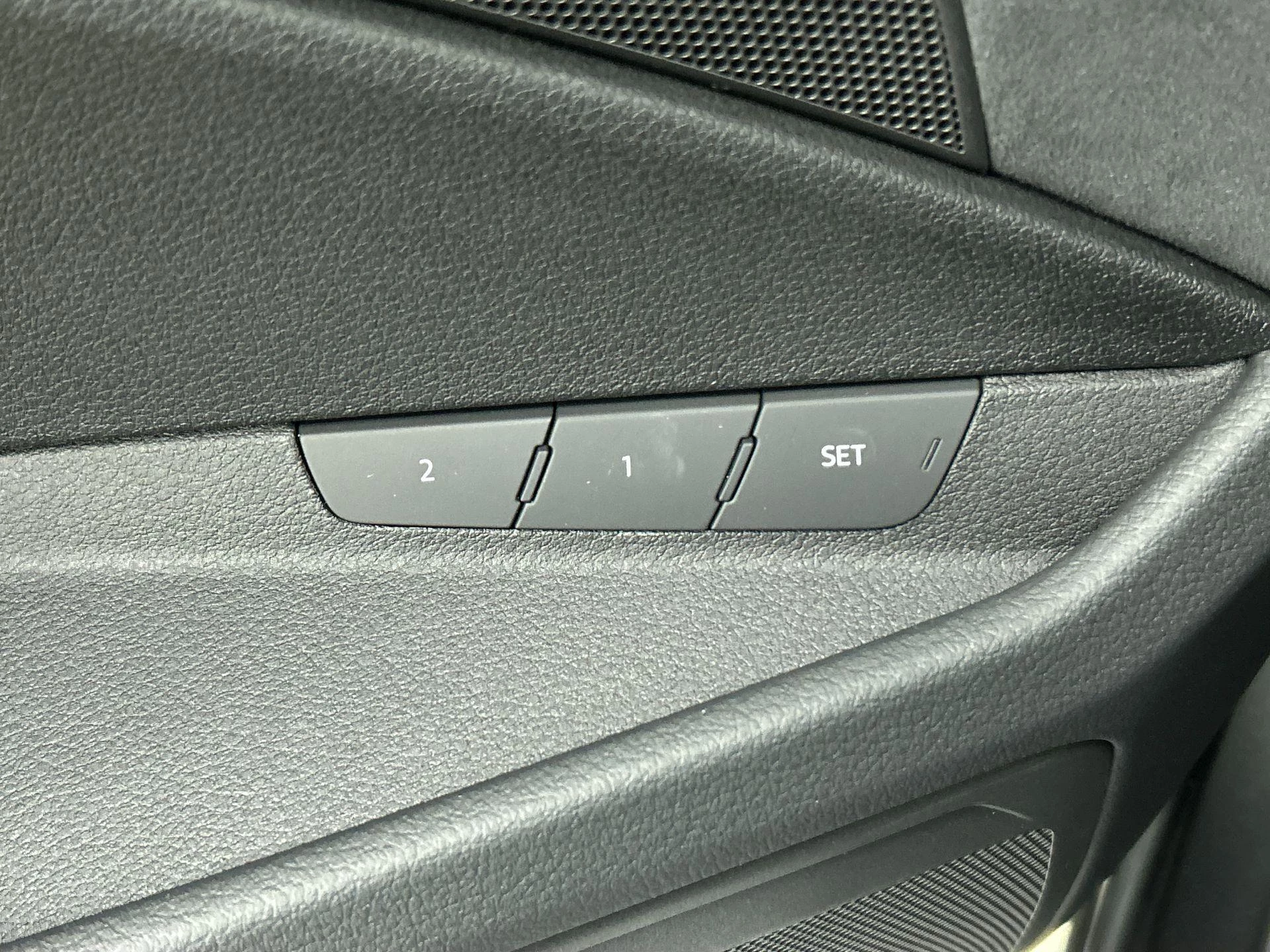 Audi-Q8 e-tron-image-17