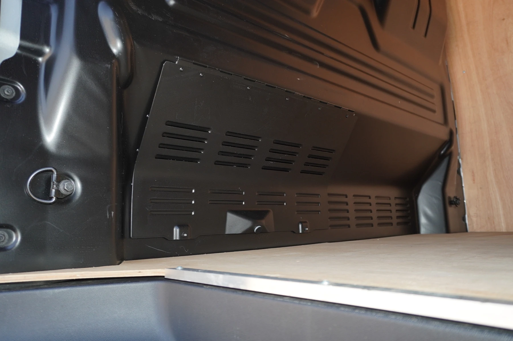 Volkswagen-Transporter-image-10