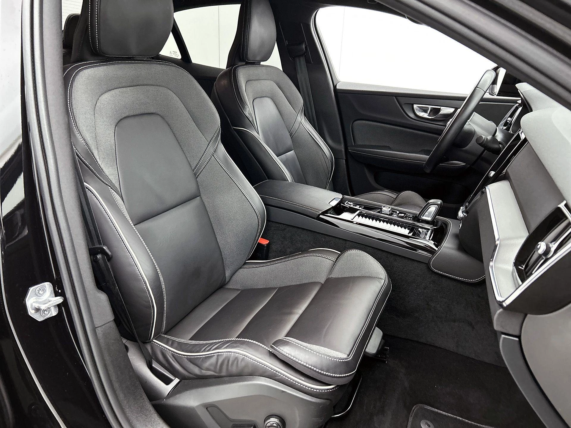 Volvo S60 2.0 Recharge T6 AWD R-Design