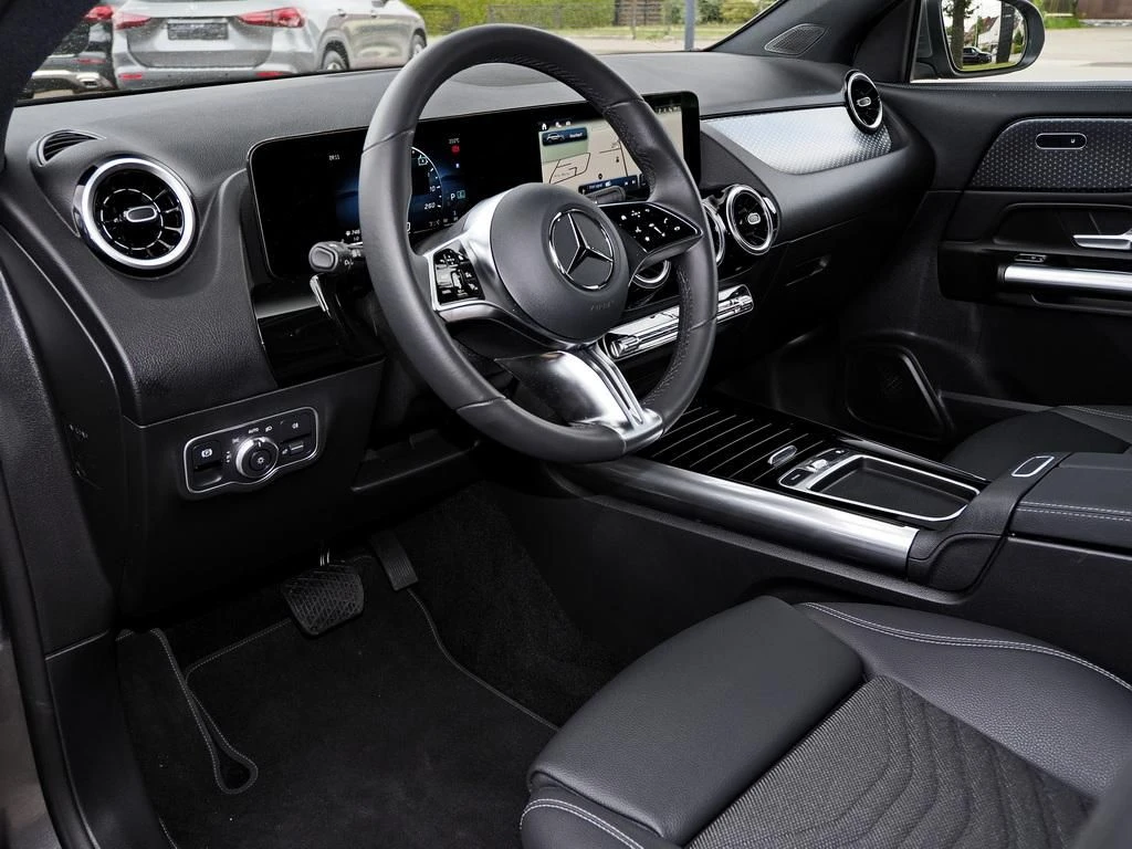 Mercedes-Benz-GLA 200 d-image-8