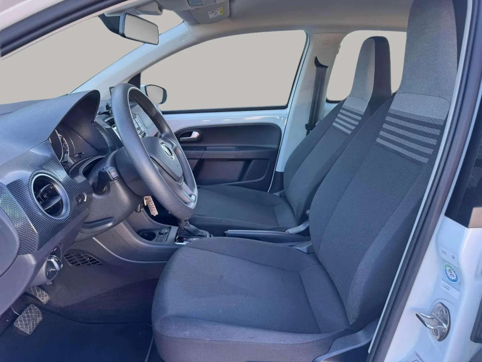 Volkswagen-e-up!-image-8