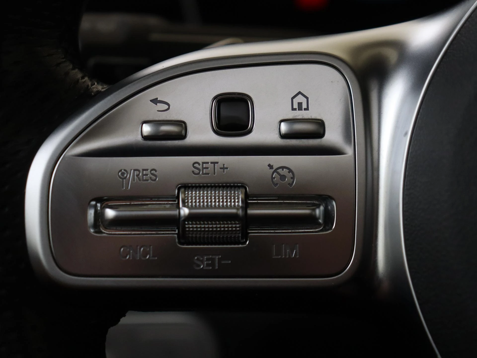 Mercedes-Benz-GLE-image-11