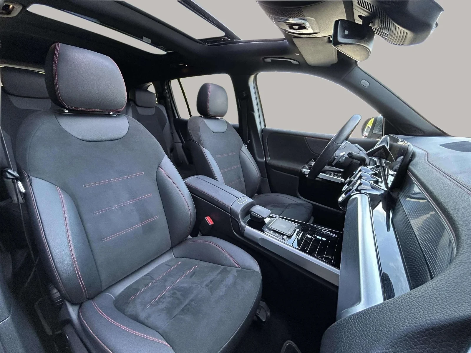 Mercedes-Benz-EQB-image-19