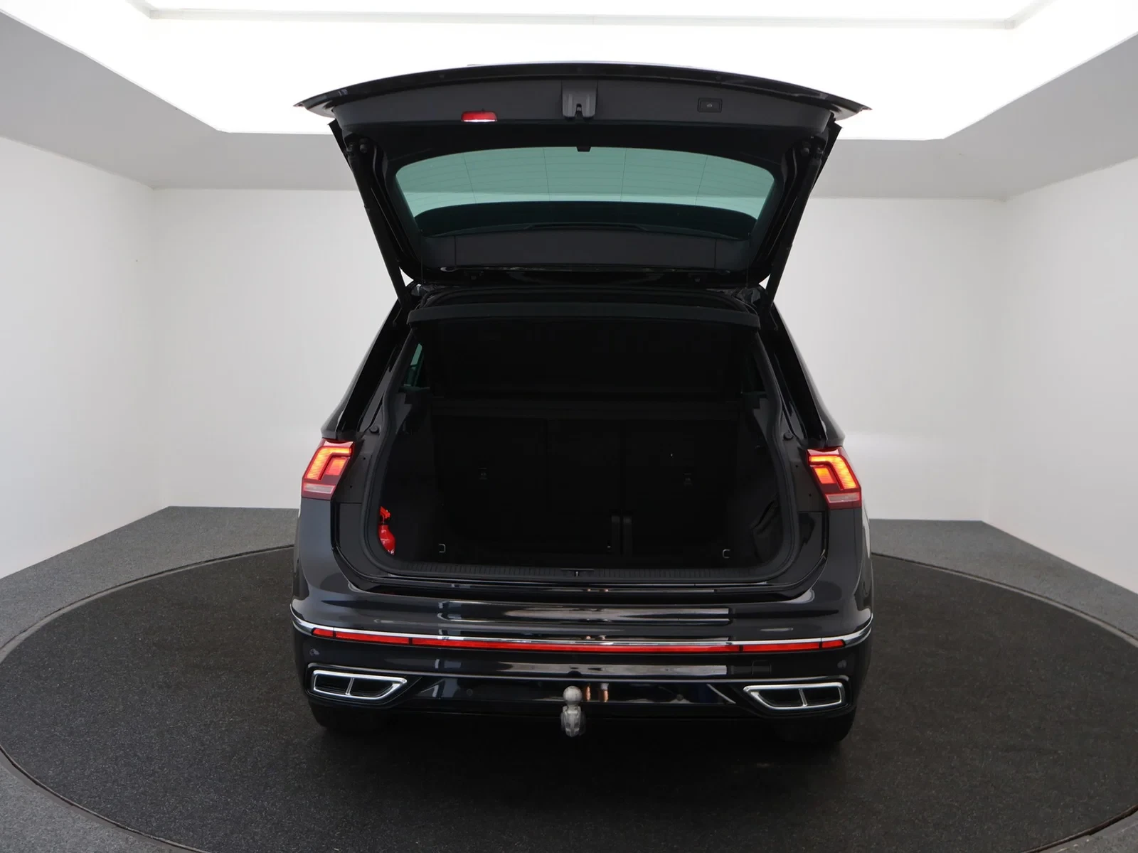 Volkswagen Tiguan Tiguan R-Line 1.5TSI 150PK *AUTOMAAT*TREKHAAK*LED*CAMERA*NAVI*VIRTUAL COCKPIT*APP-CONNECT*...*