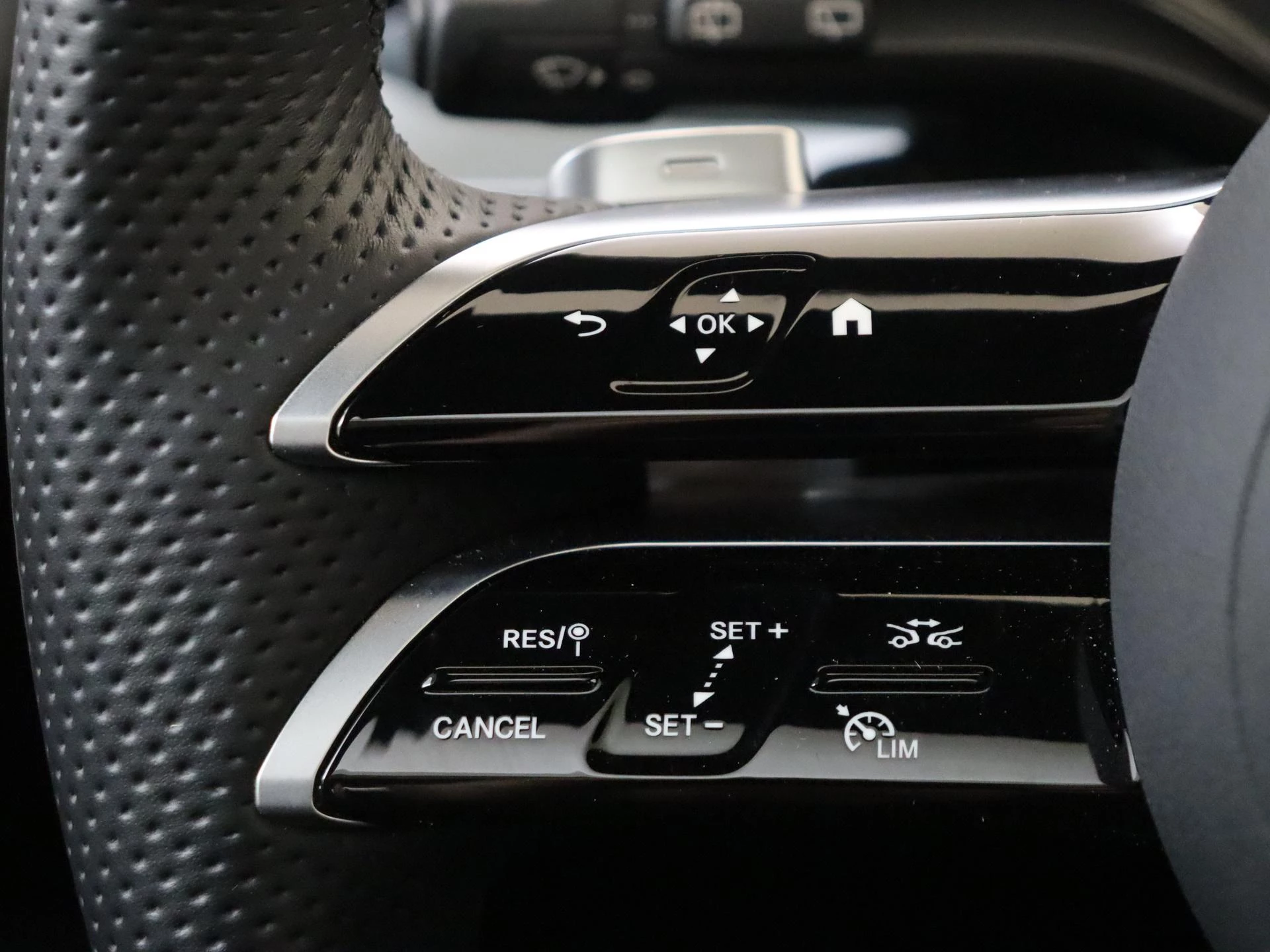 Mercedes-Benz-A-Klasse-image-12