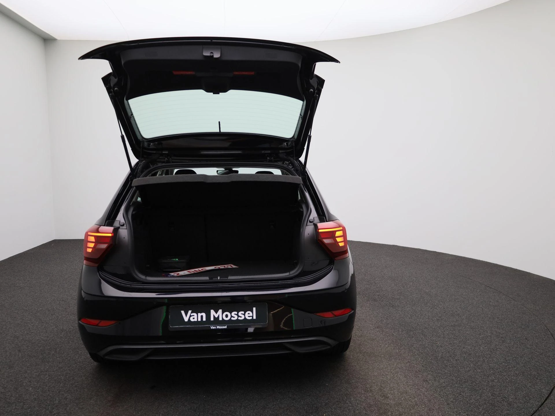 Volkswagen-Polo-image-12