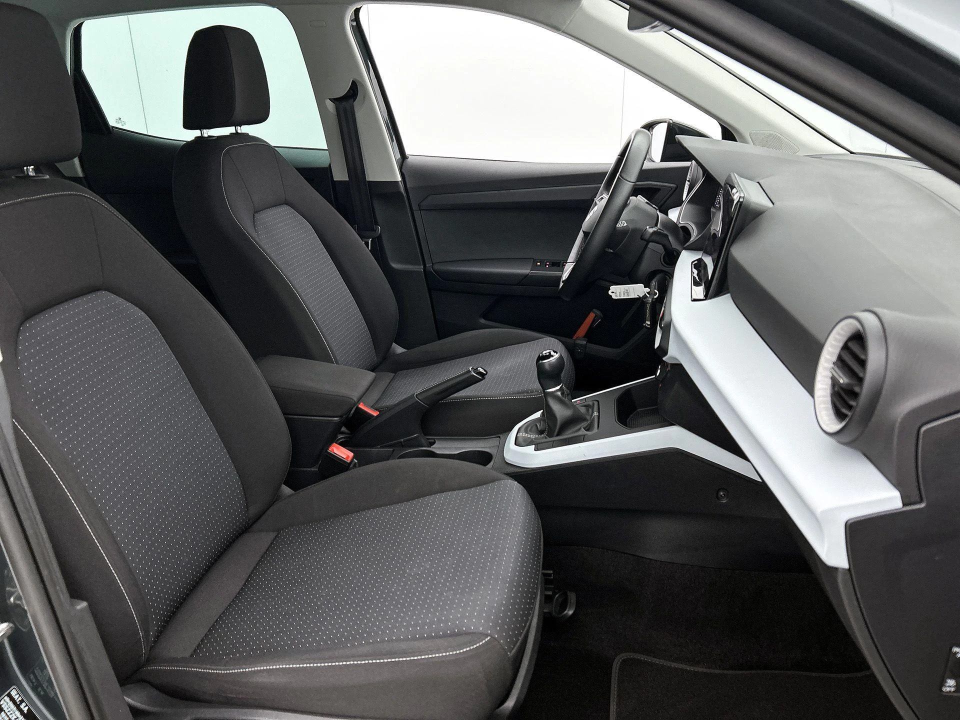 SEAT-Arona-image-35