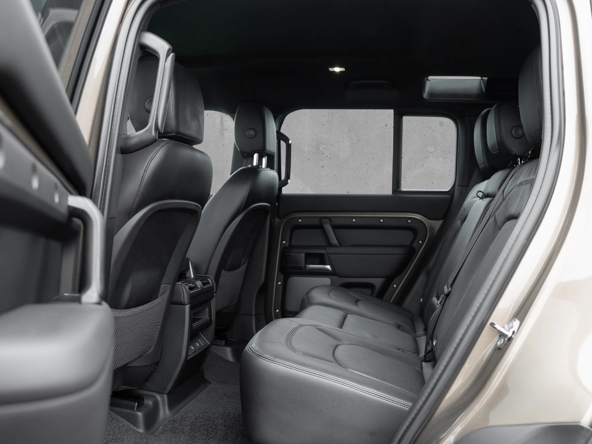 Land Rover-Defender-image-21