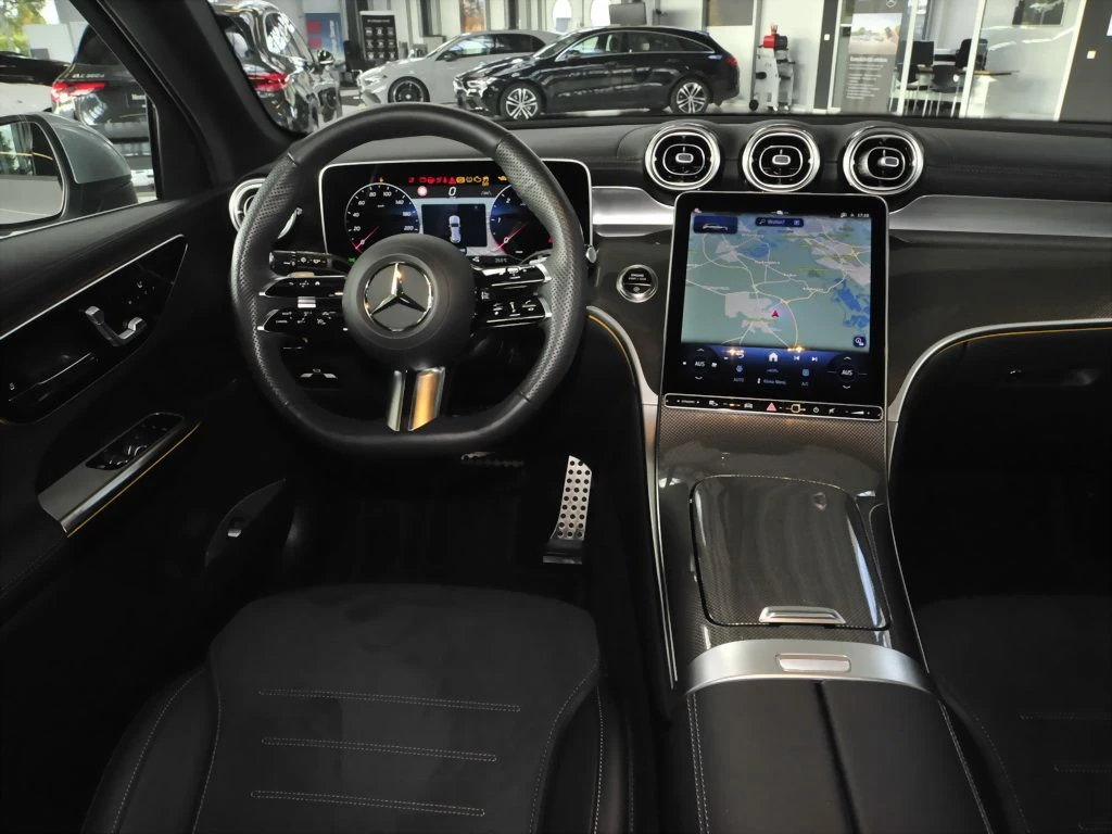 Mercedes-Benz-GLC 300 d-image-7