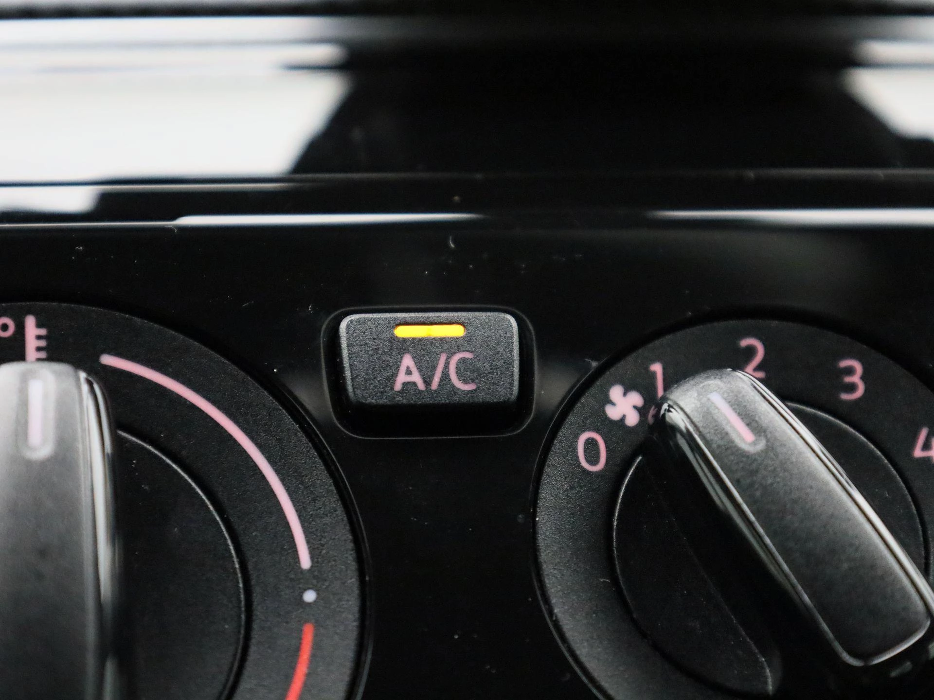 Volkswagen-up!-image-18