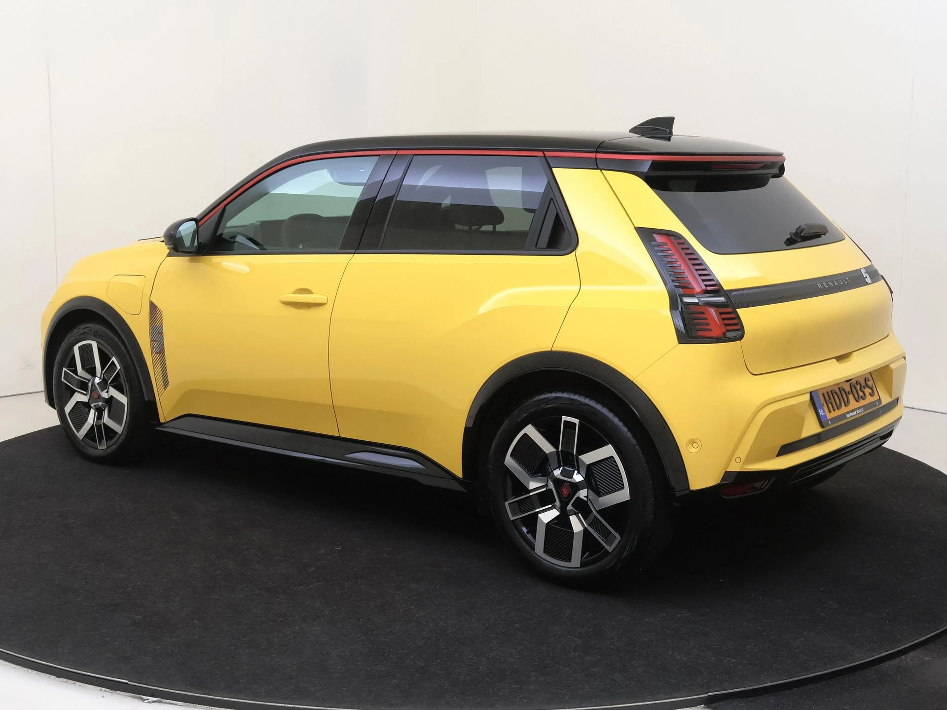 Renault-5-image-2
