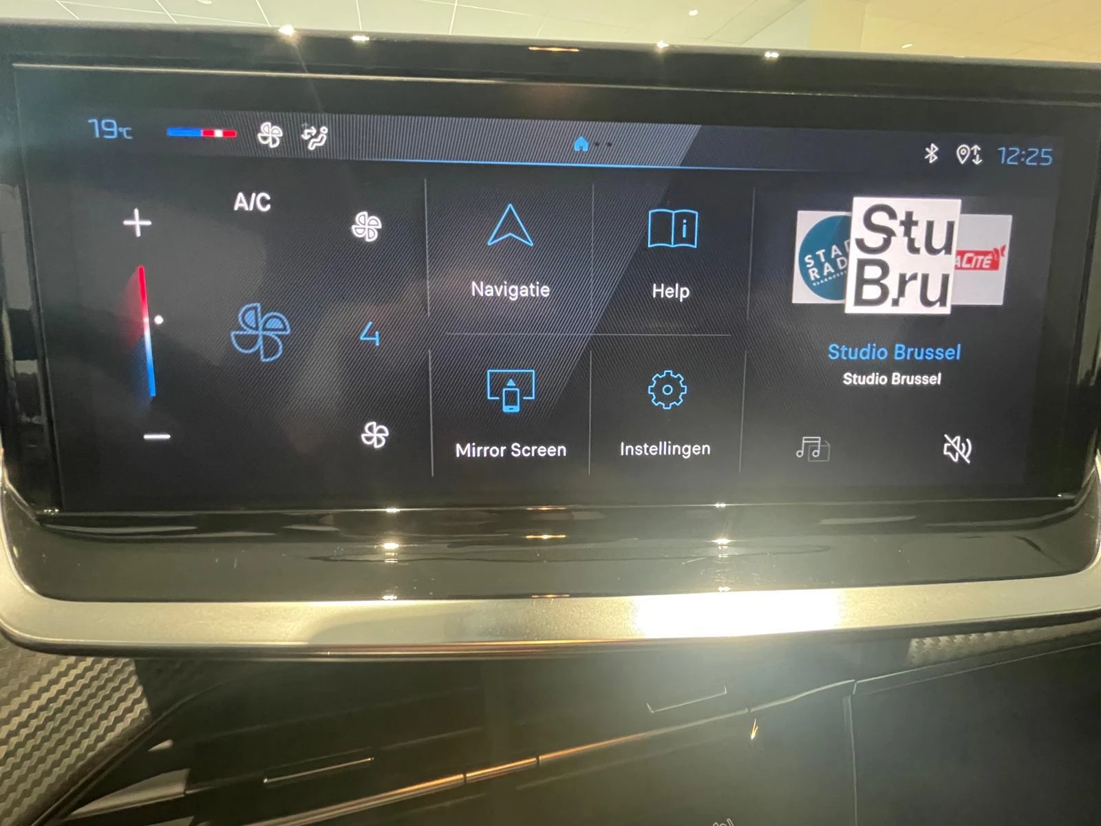 Peugeot-208-image-19