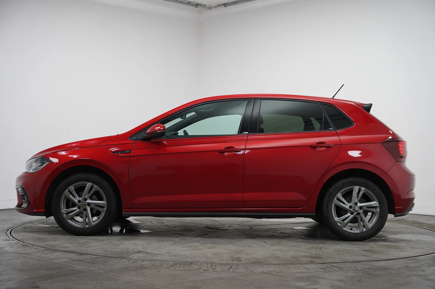 Volkswagen-Polo-image-14