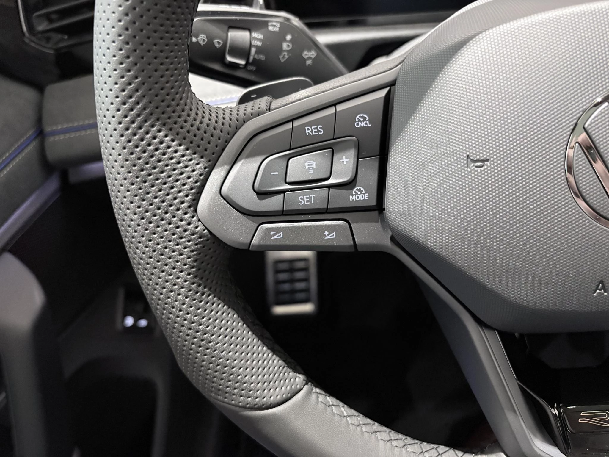 Volkswagen-Tiguan-image-17