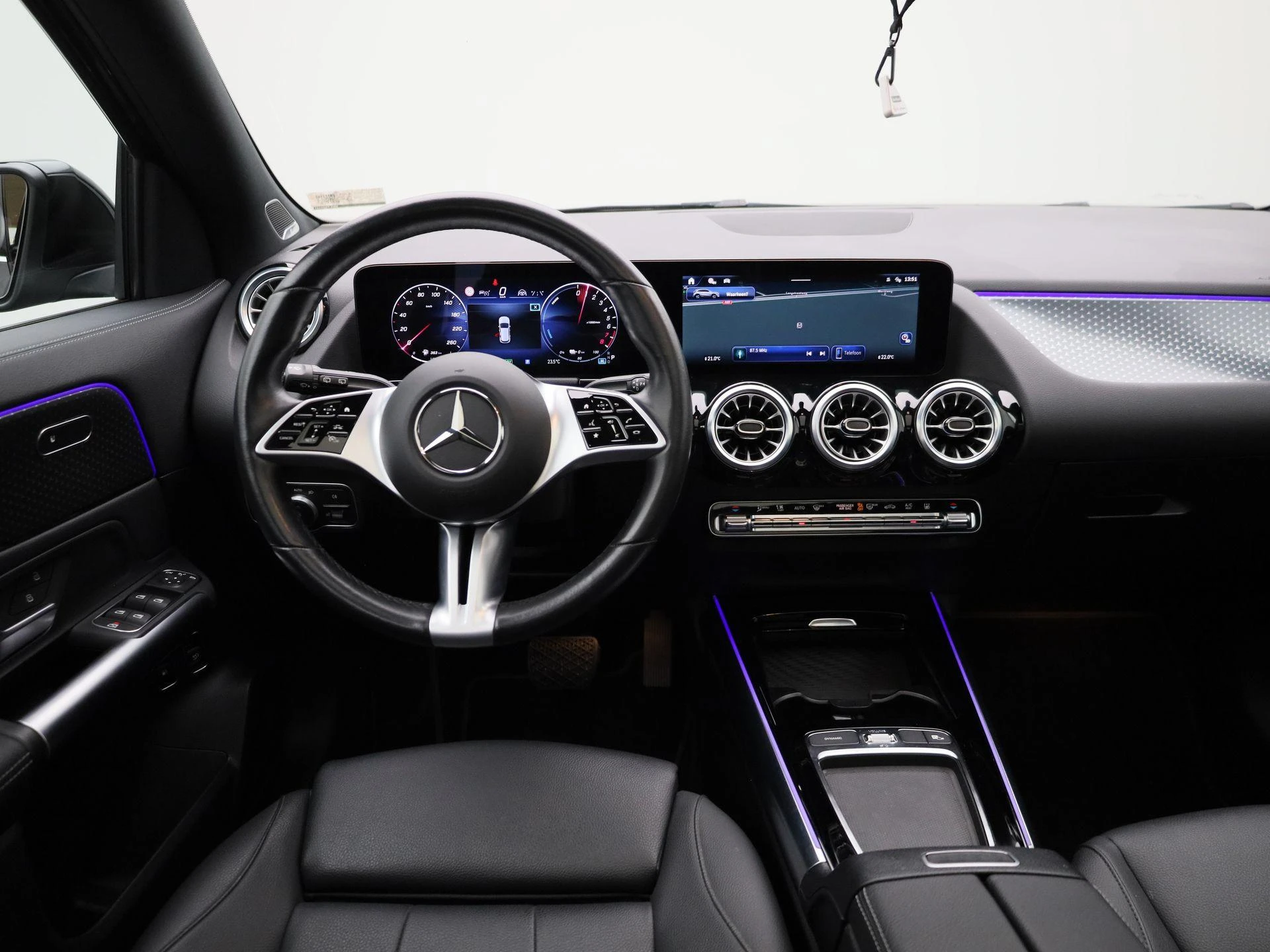 Mercedes-Benz-GLA-image-6
