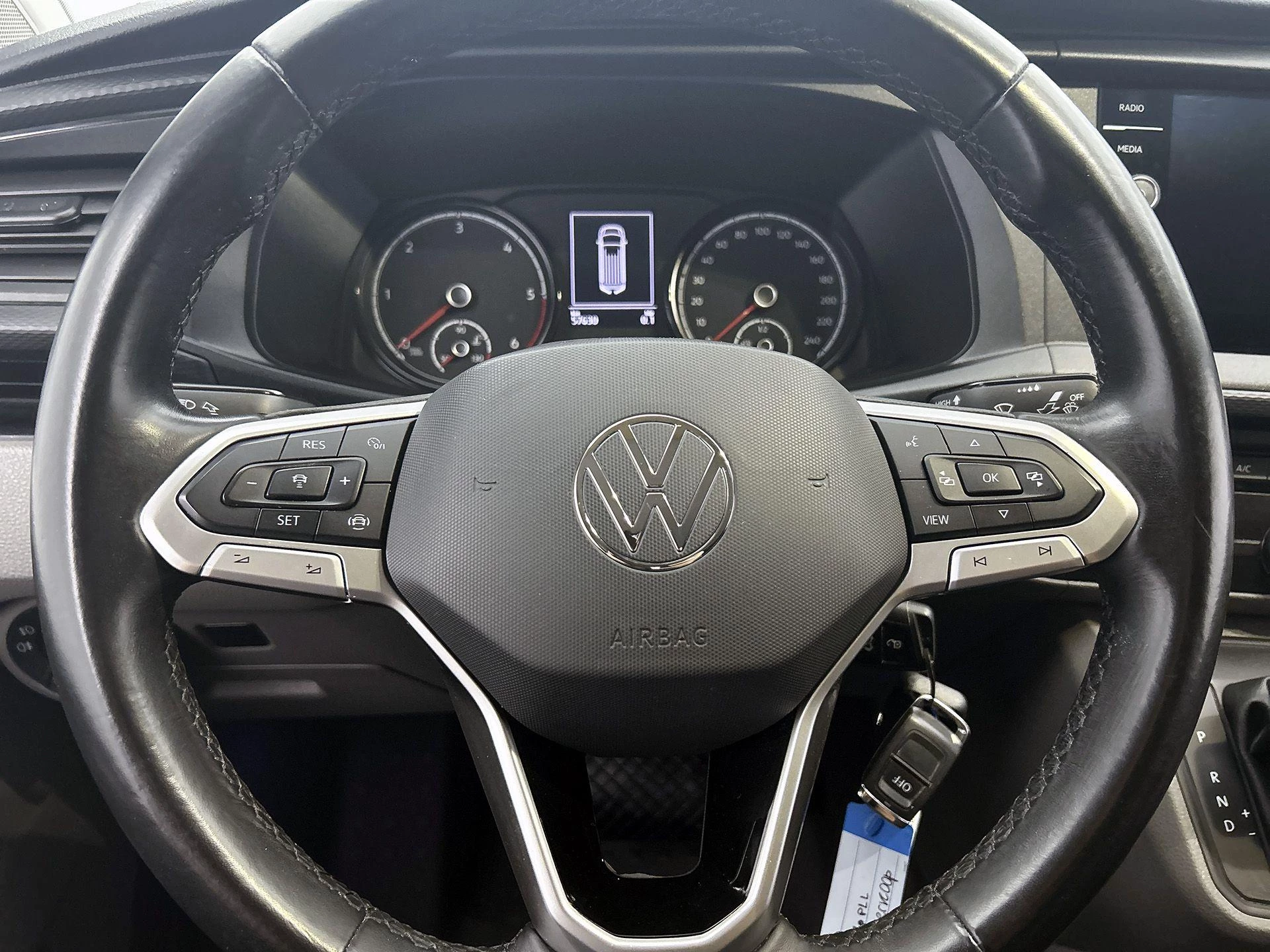 Volkswagen-Transporter-image-30