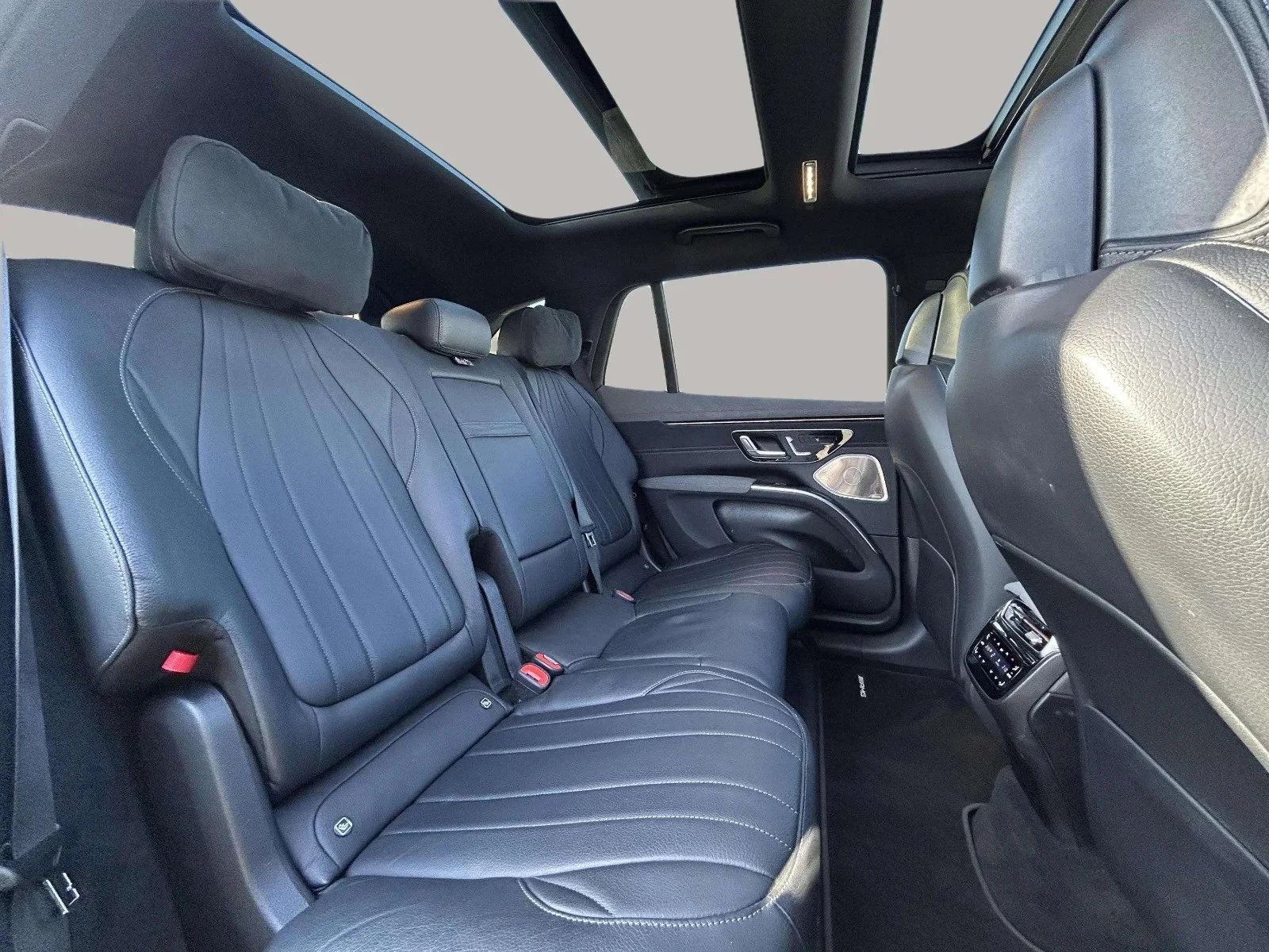 Mercedes-Benz-EQS-image-15