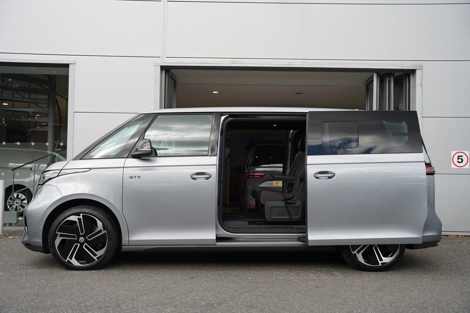 Volkswagen-ID. Buzz-image-13