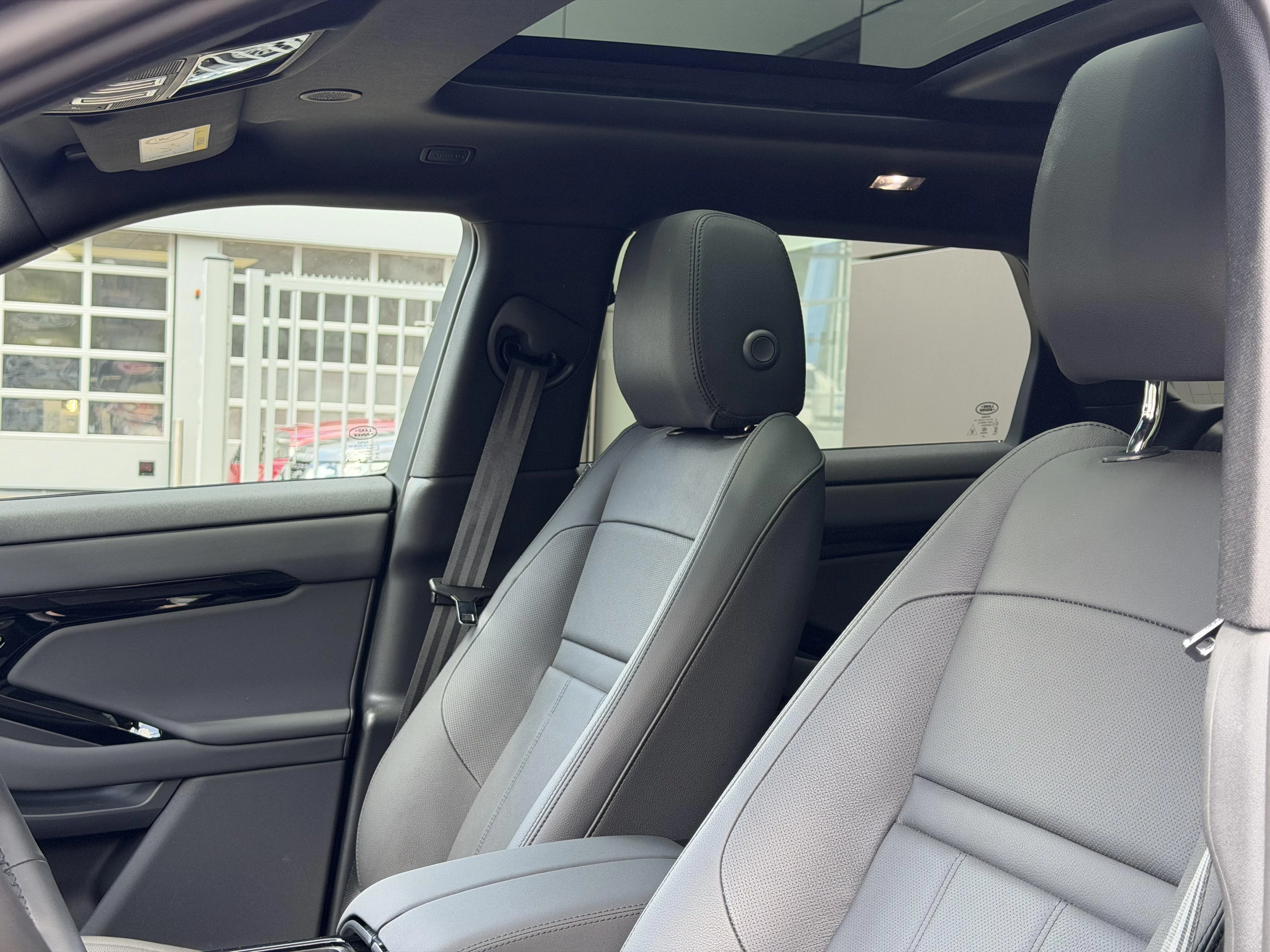 Land Rover Range Rover Evoque P160 S FWD Auto. 26.5MY