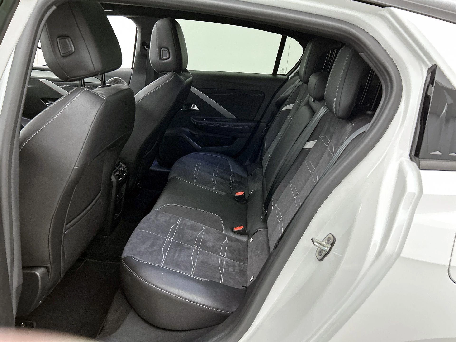 Opel Astra 1.6T GS Line Hybrid