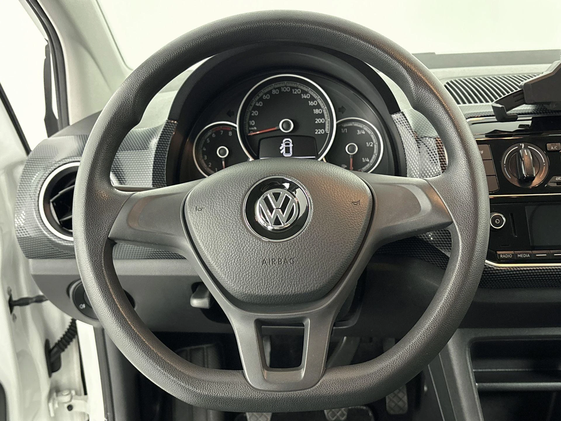 Volkswagen-up!-image-17