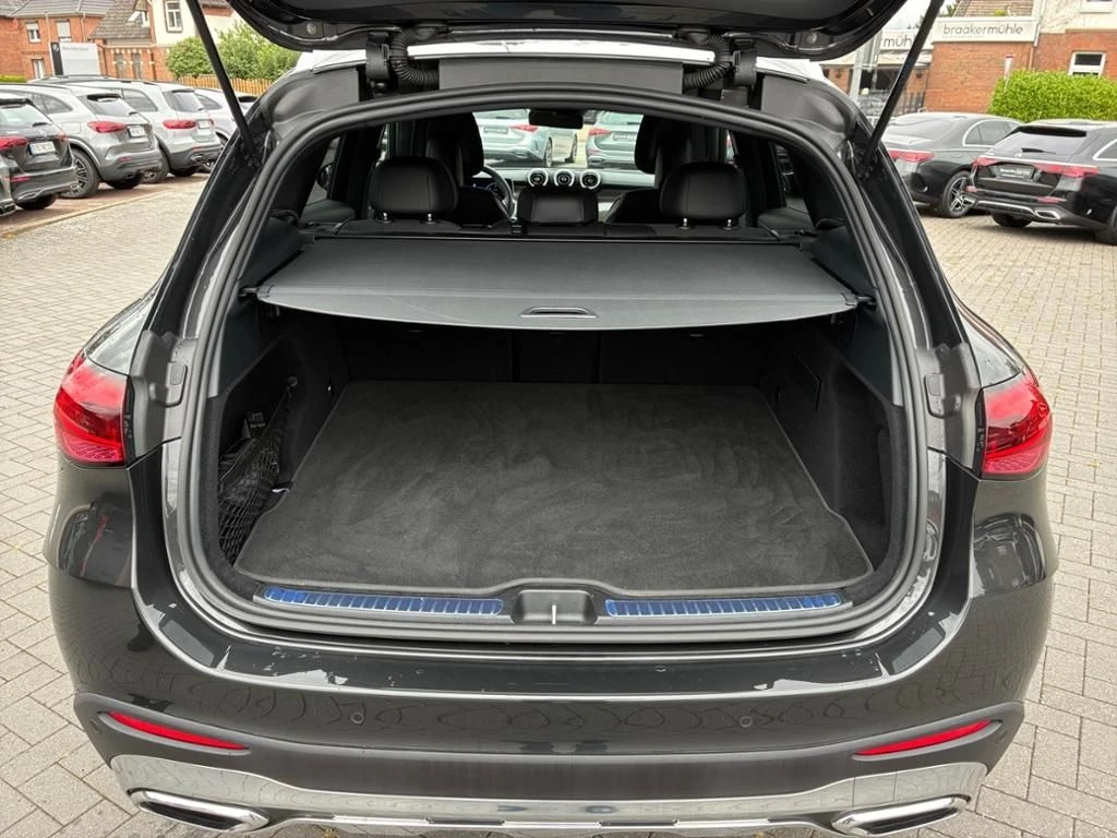 Mercedes-Benz-GLC 300 d-image-13
