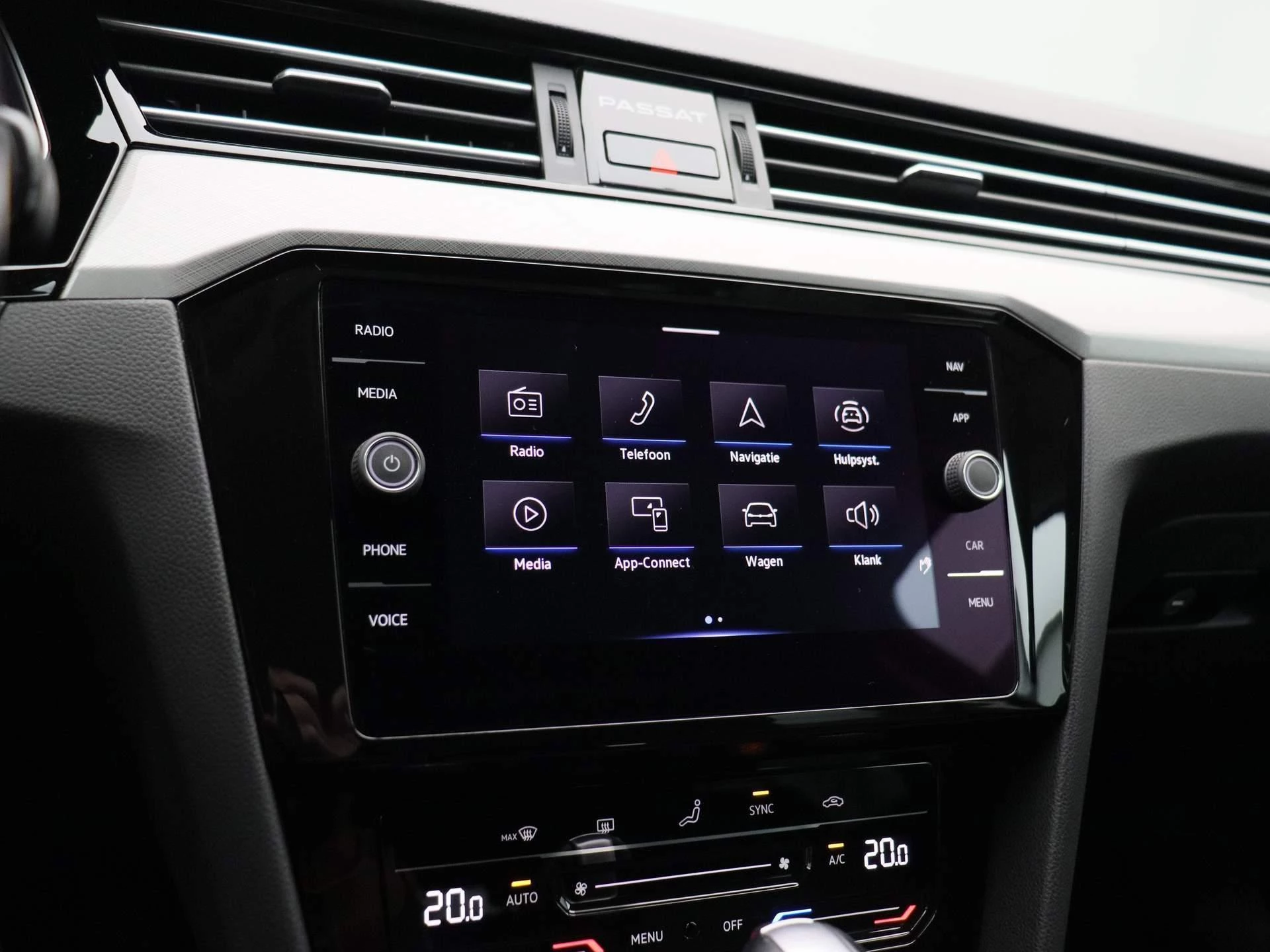 Volkswagen-Passat-image-29