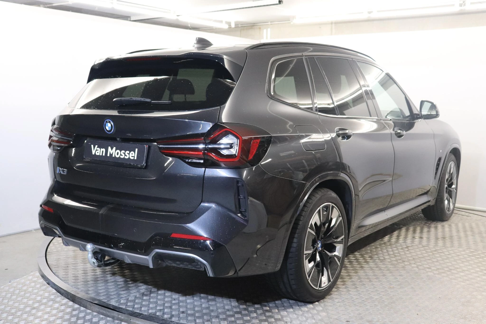 BMW-iX3-image-4