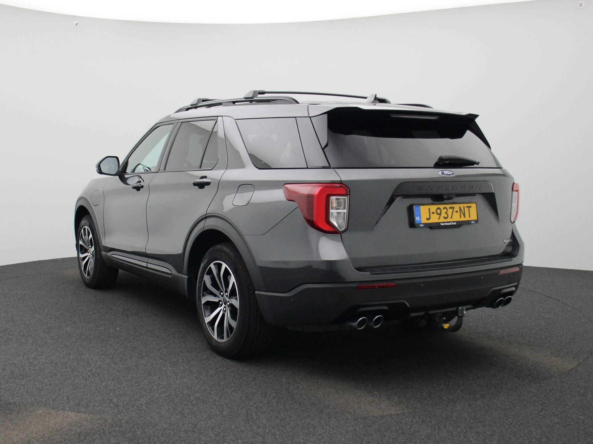 Ford-Explorer-image-1