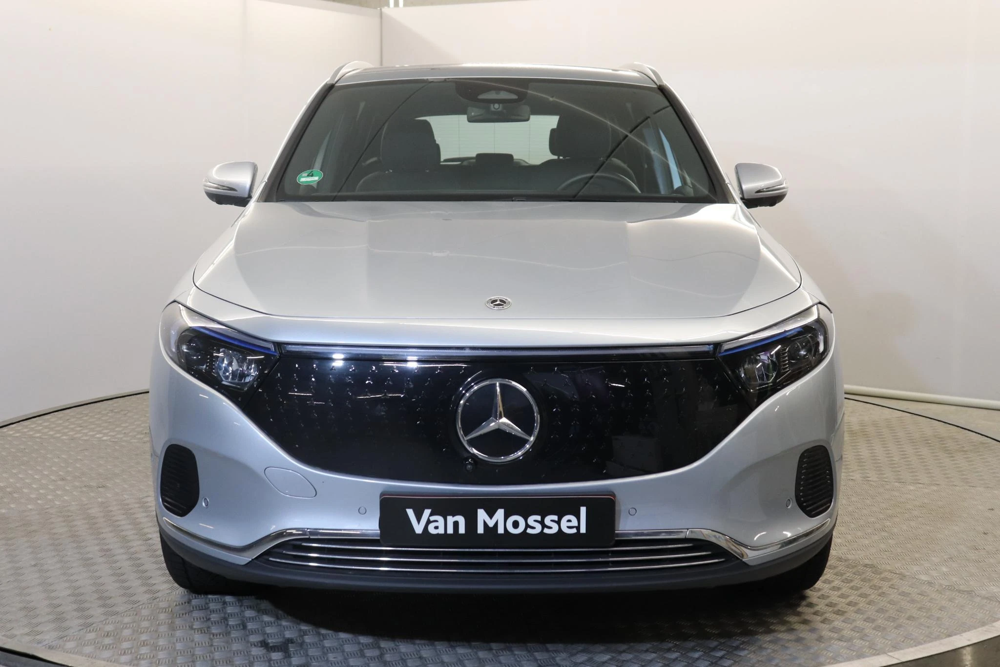 Mercedes-Benz-EQA-image-1