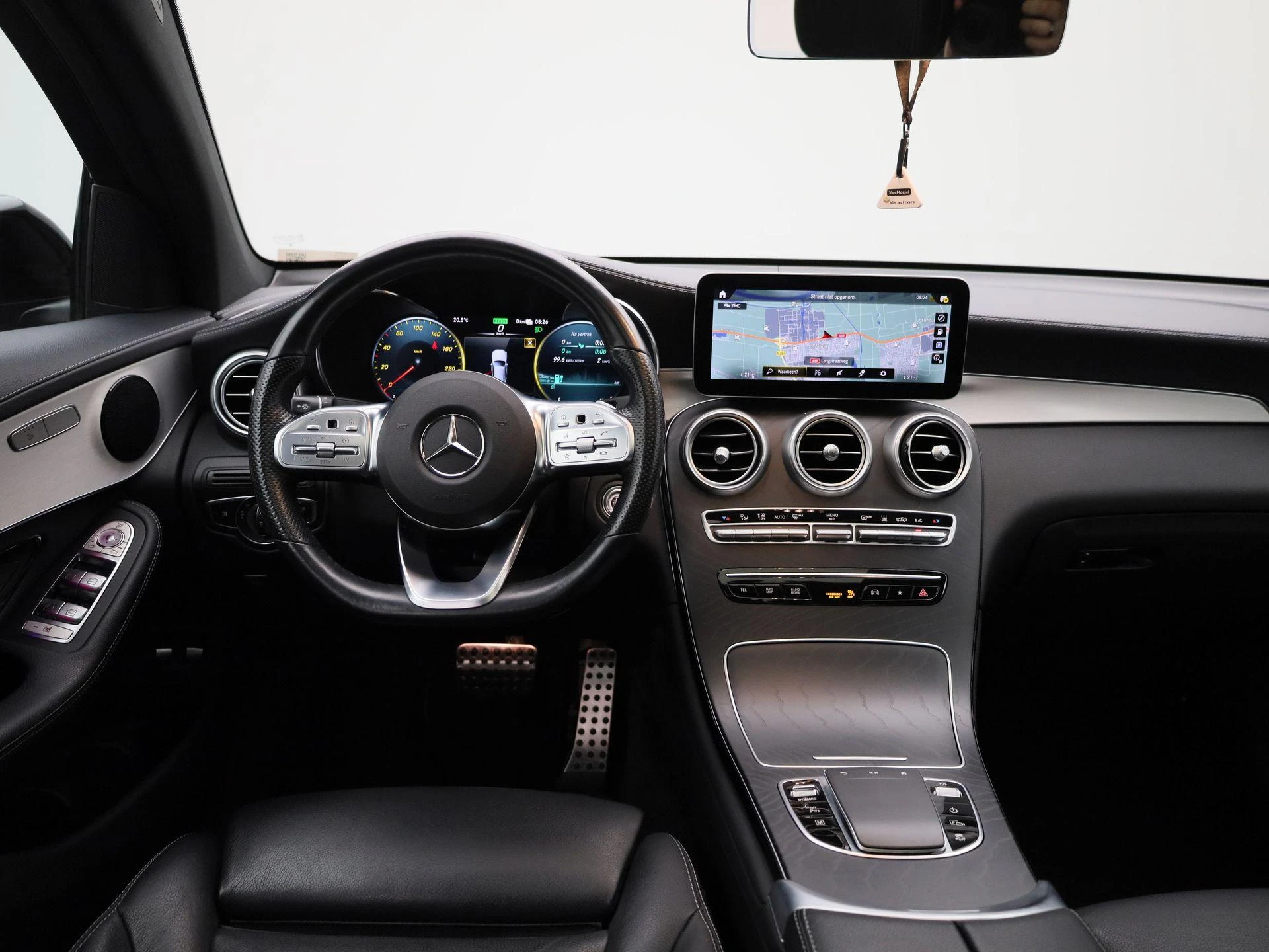 Mercedes-Benz-GLC-image-6