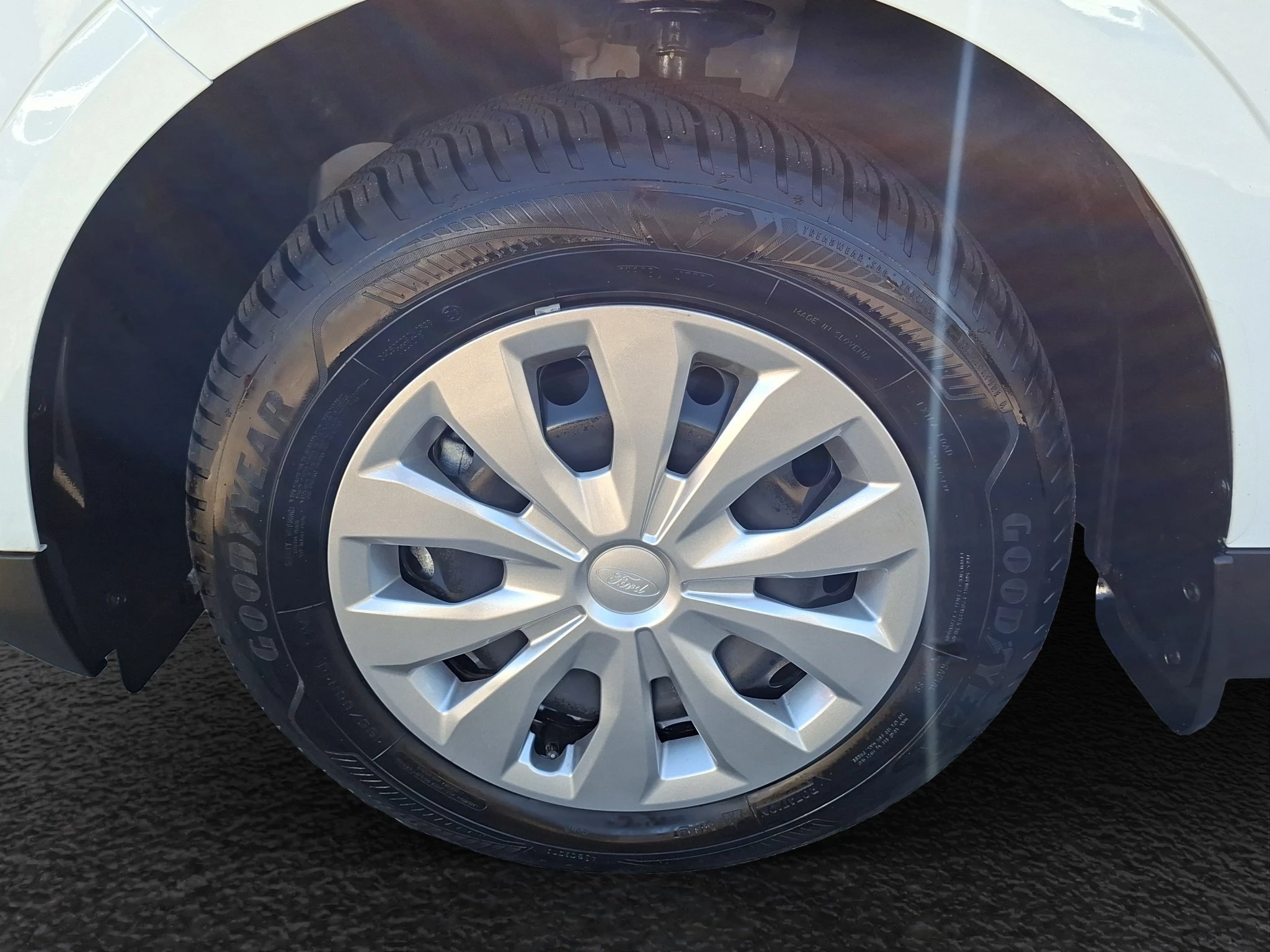 Ford-Tourneo Courier-image-8