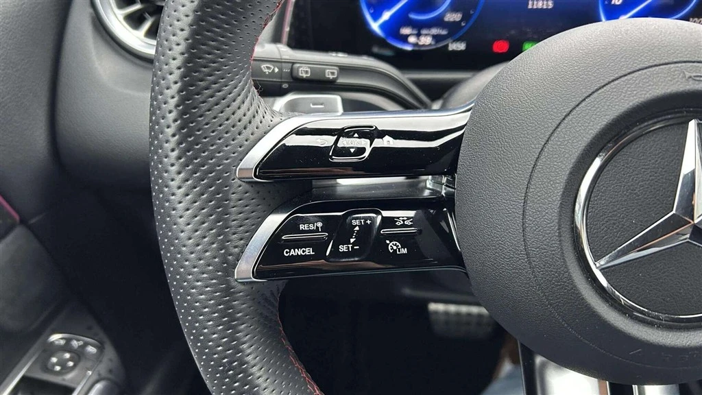 Mercedes-Benz-EQB-image-11