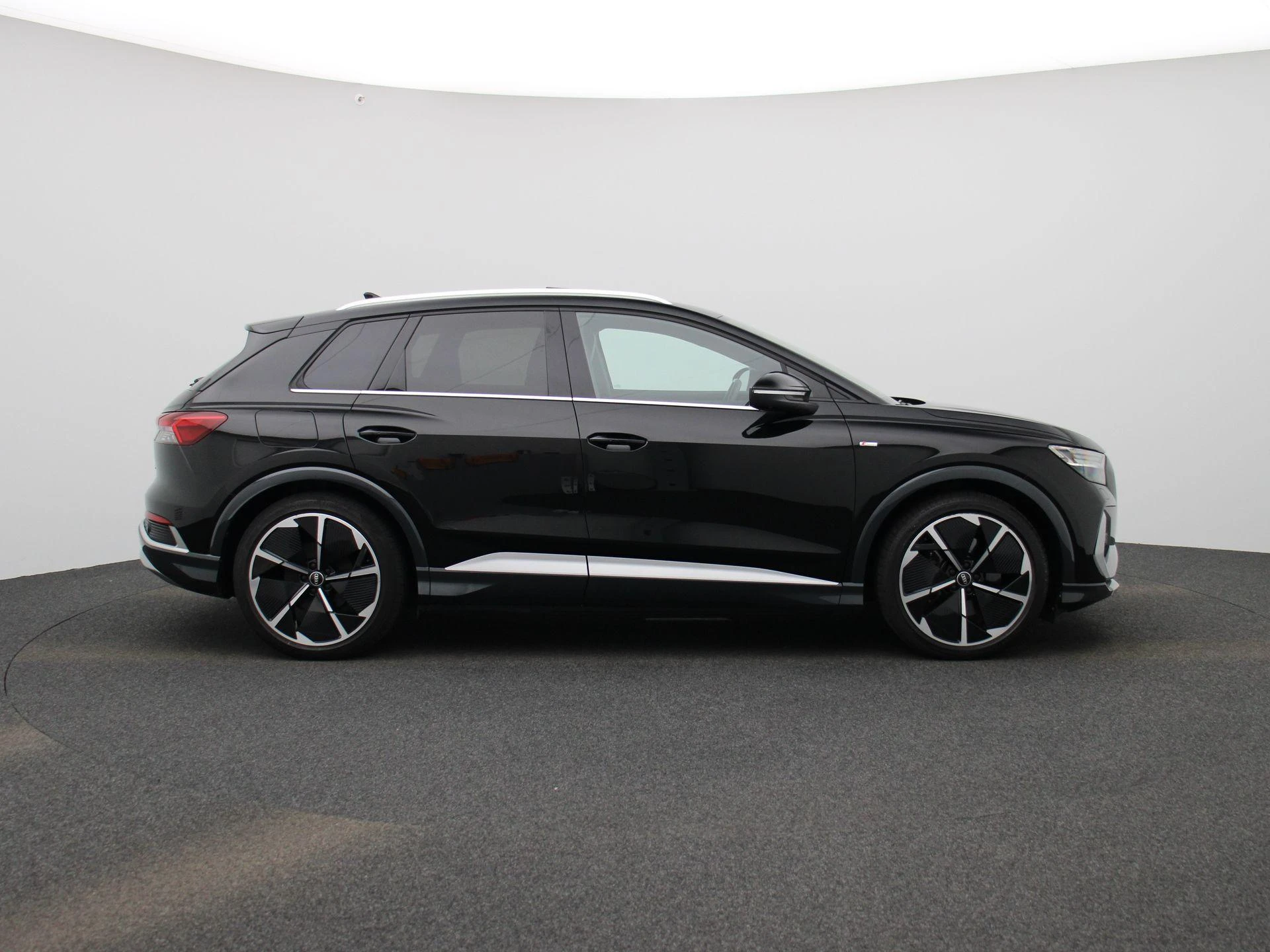 Audi-Q4 e-tron-image-5