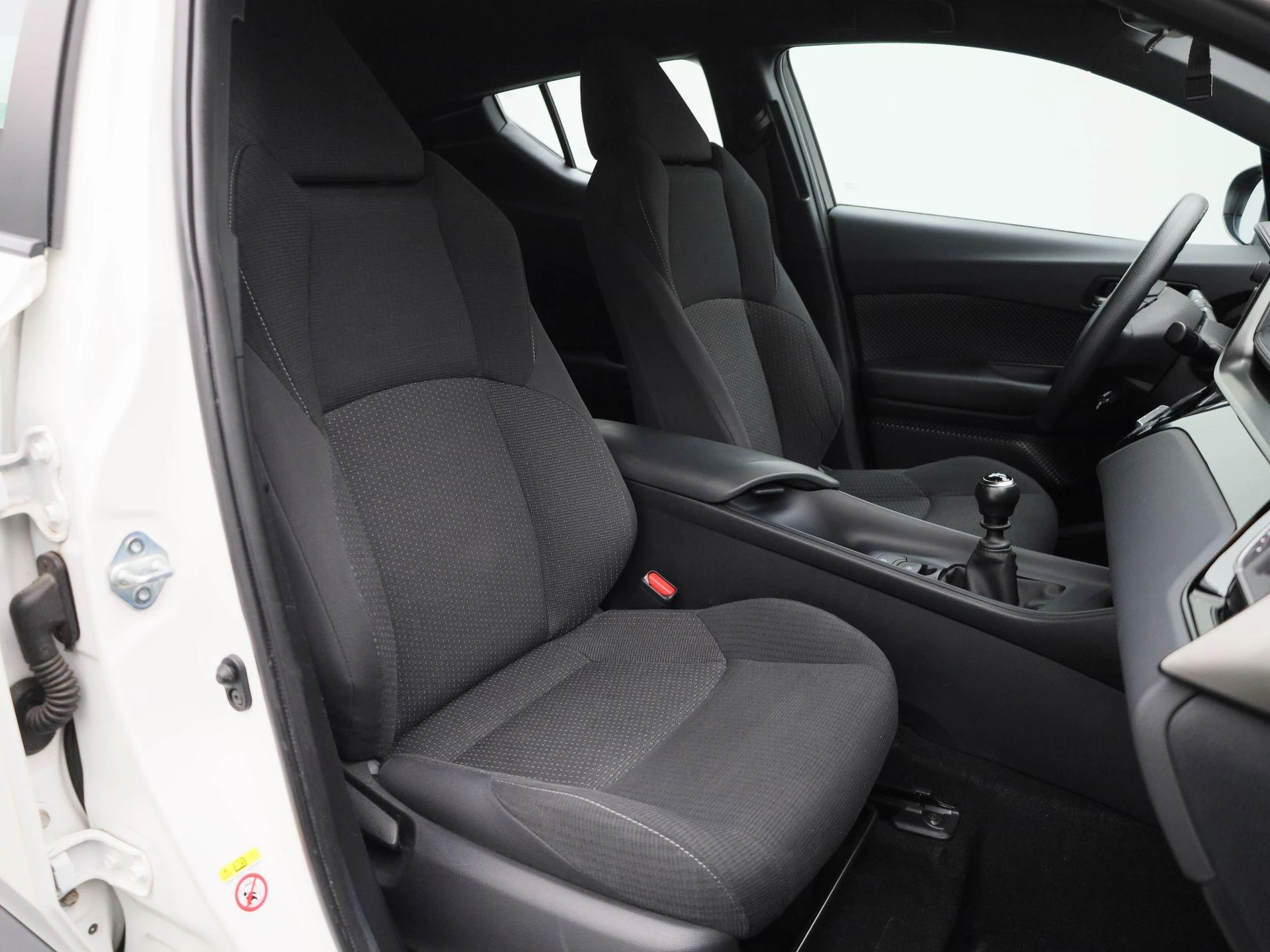Toyota-C-HR-image-26