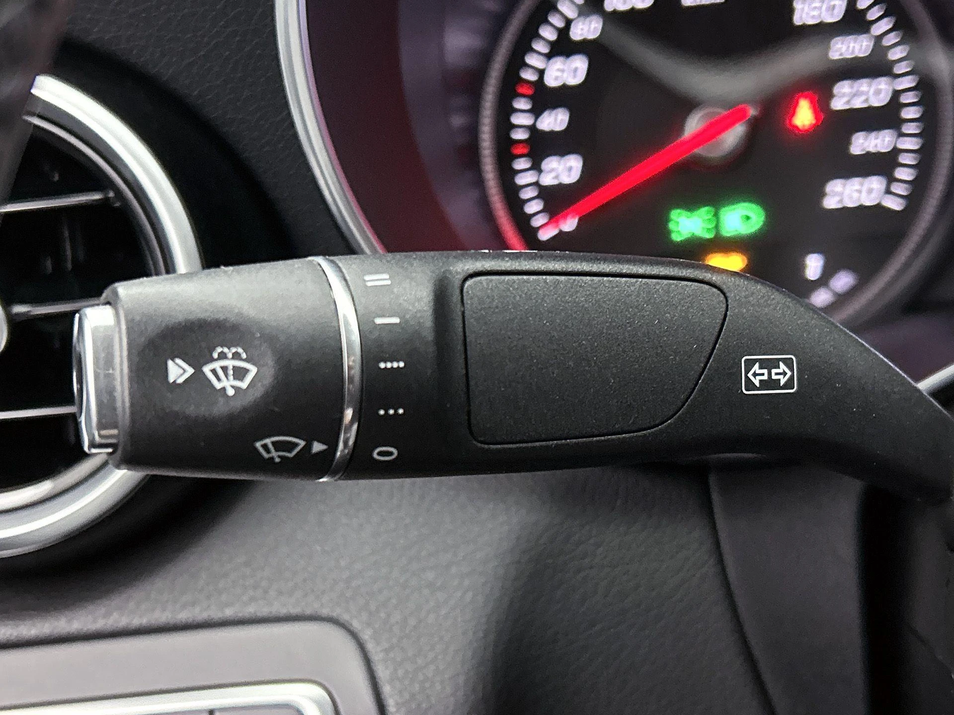 Mercedes-Benz-C-Klasse-image-10